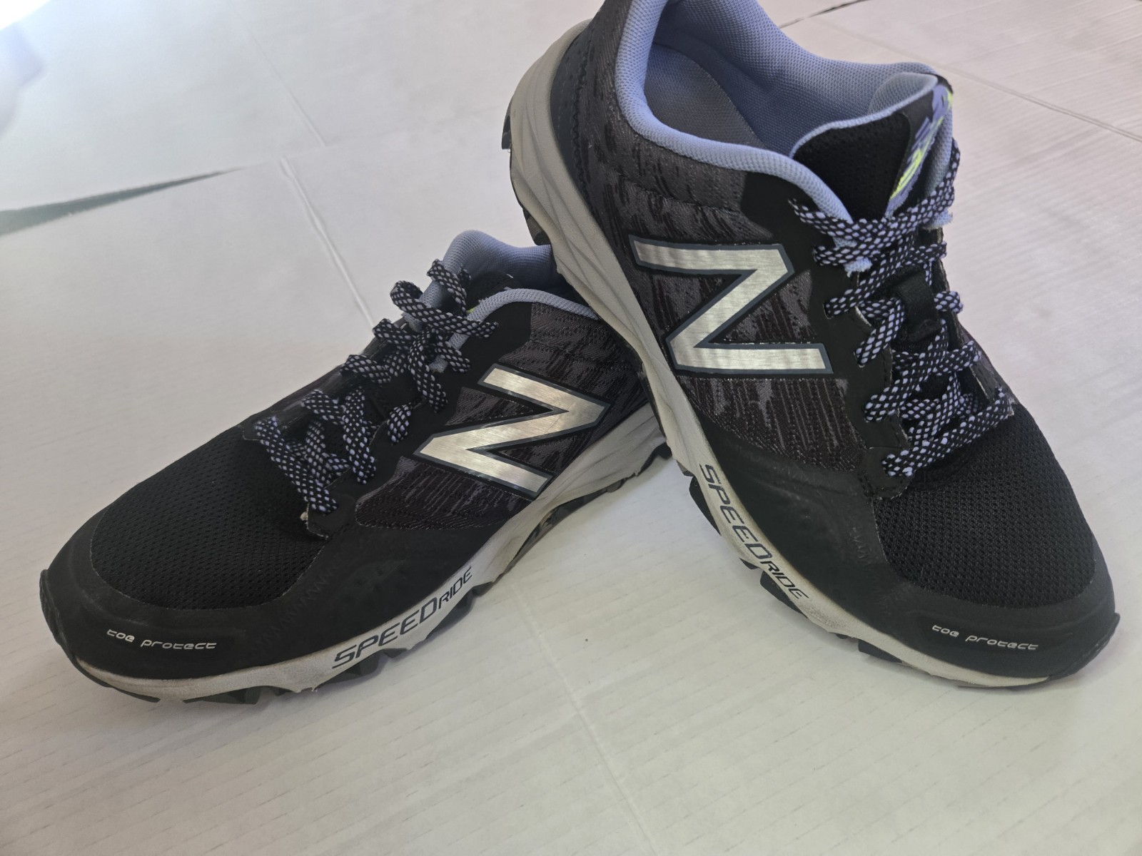 NEW BALANCE TRAIL RUNNING SHOE WT690LB2 LAVENDER BLACK SIZE 8.5 WOMEN’S