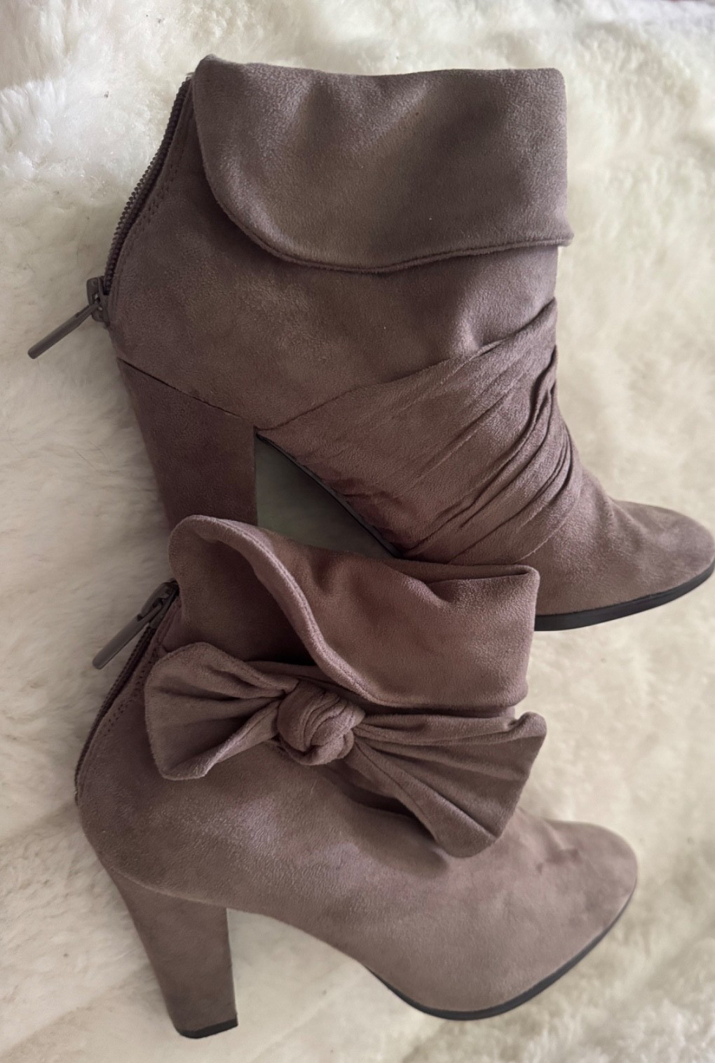 IMPO SIZE 6.5 Gray Suede Covered Heel Side Suede Bow Pleated Cuffed Back Zip