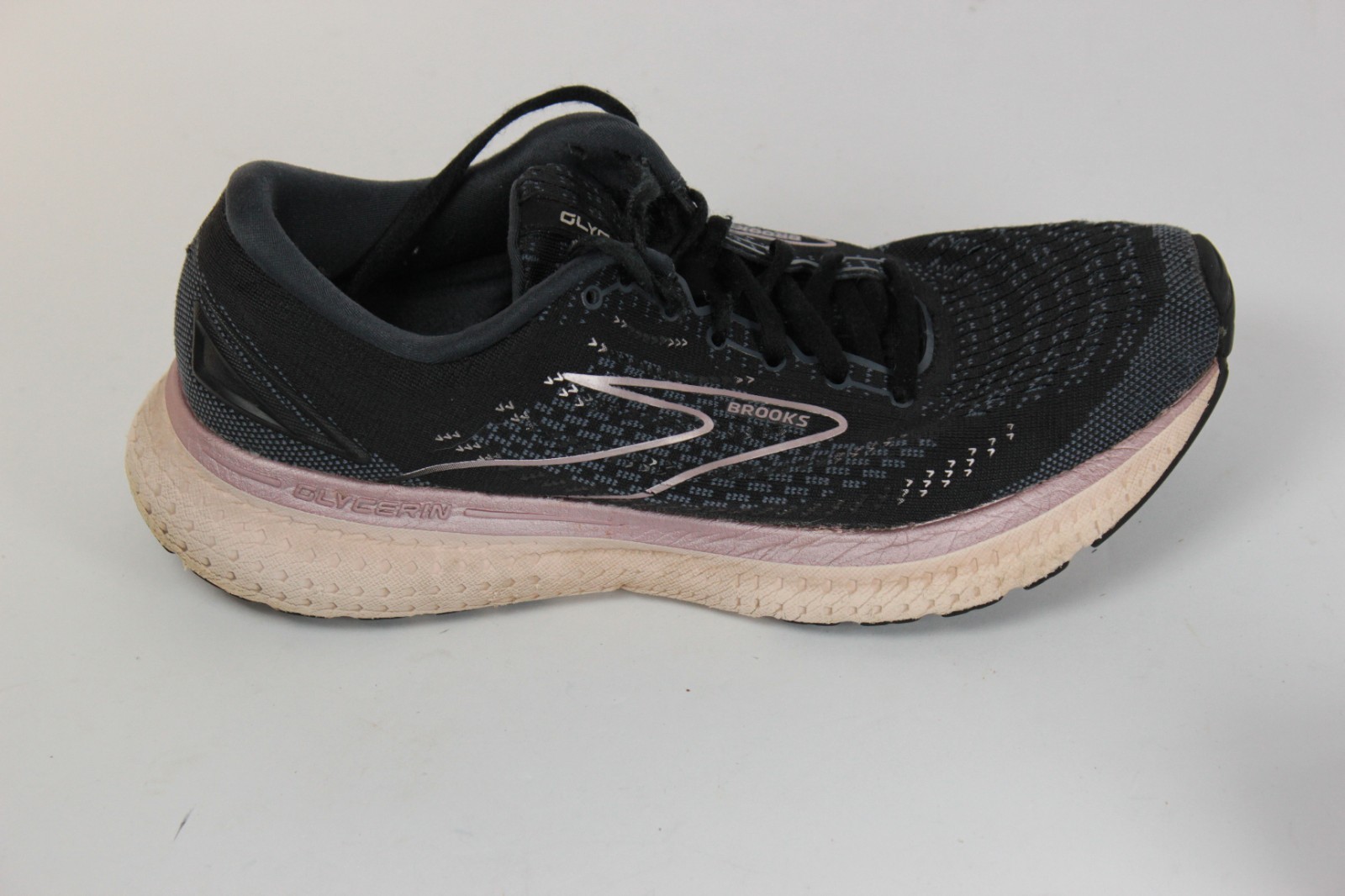 Size 9.5 – Brooks Glycerin GTS 19 Black/Metallic/Ombre
