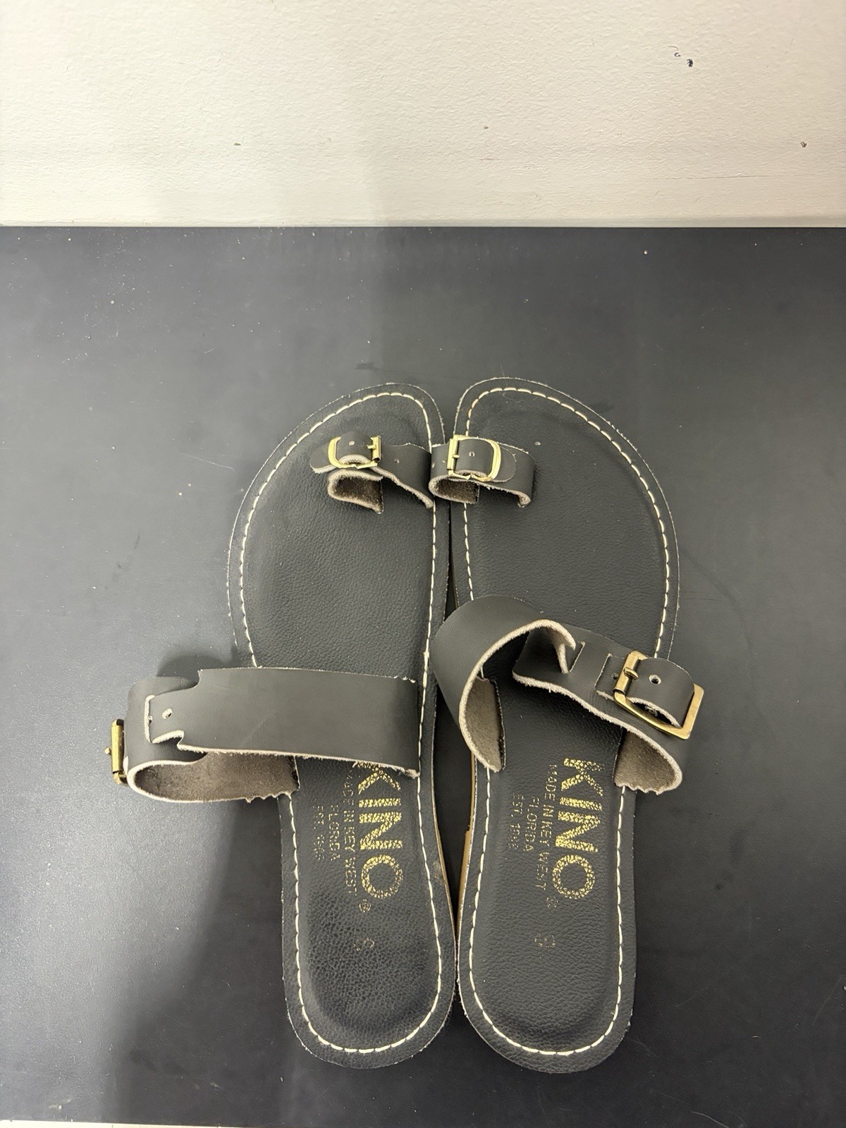 KINO Key West Black Leather Thong Sandals Adjustable Buckle Women’s Size 9
