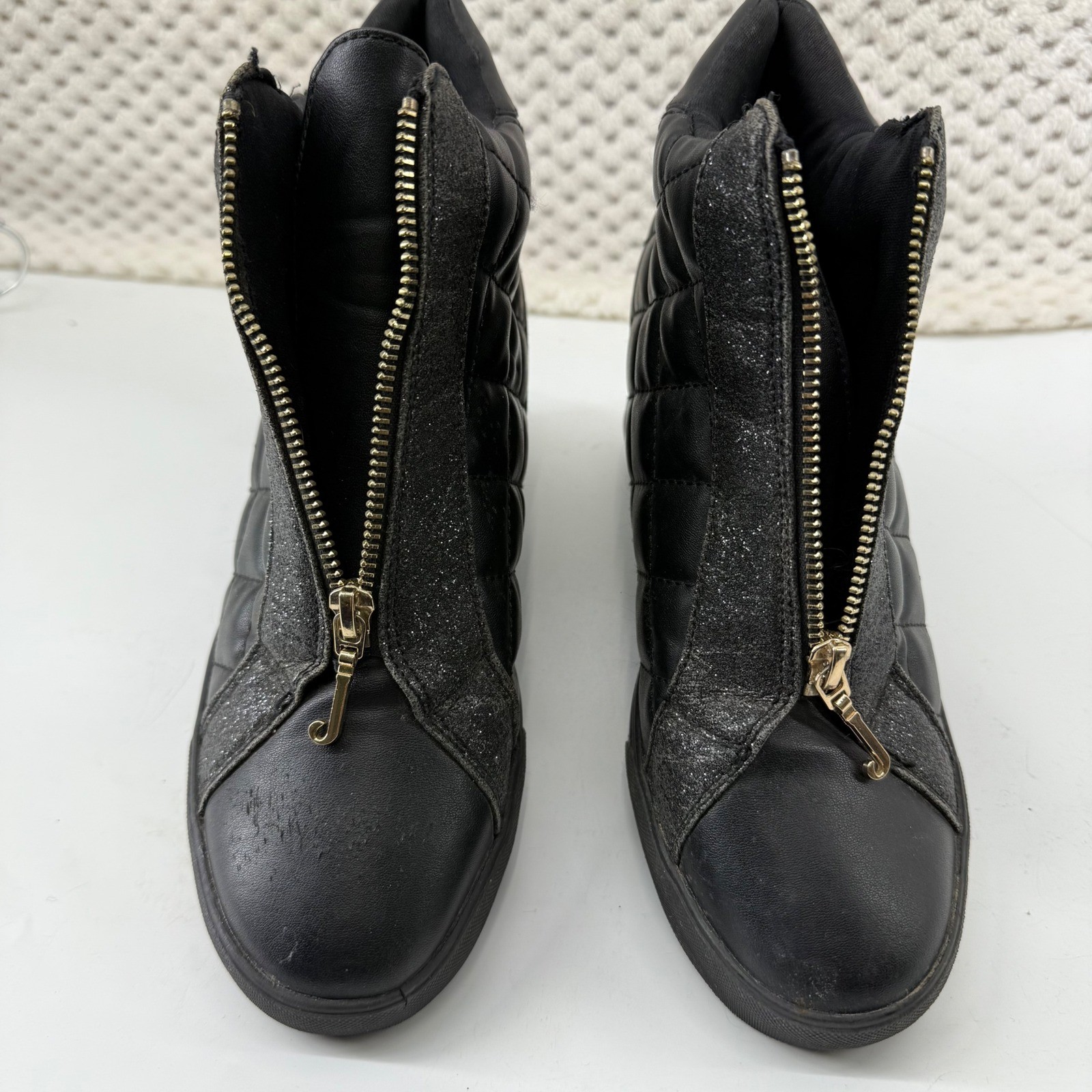 Juicy Couture Jordie Black Quilted Wedge Sneakers Gold Zipper Crown Logo Women 9