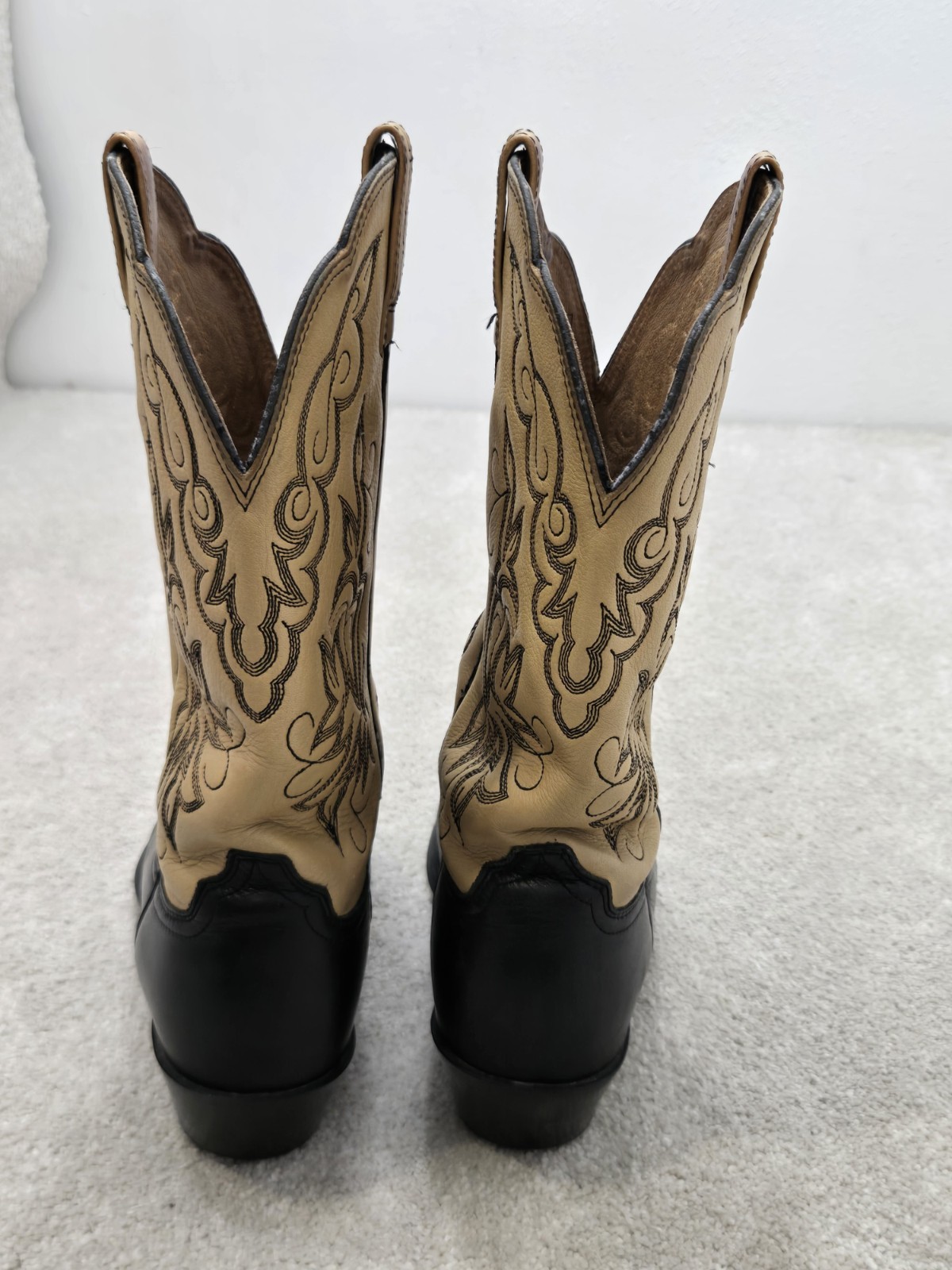 Ariat cowgirl boots 8 B ATS Heritage black&tan pointed toe western rodeo snip