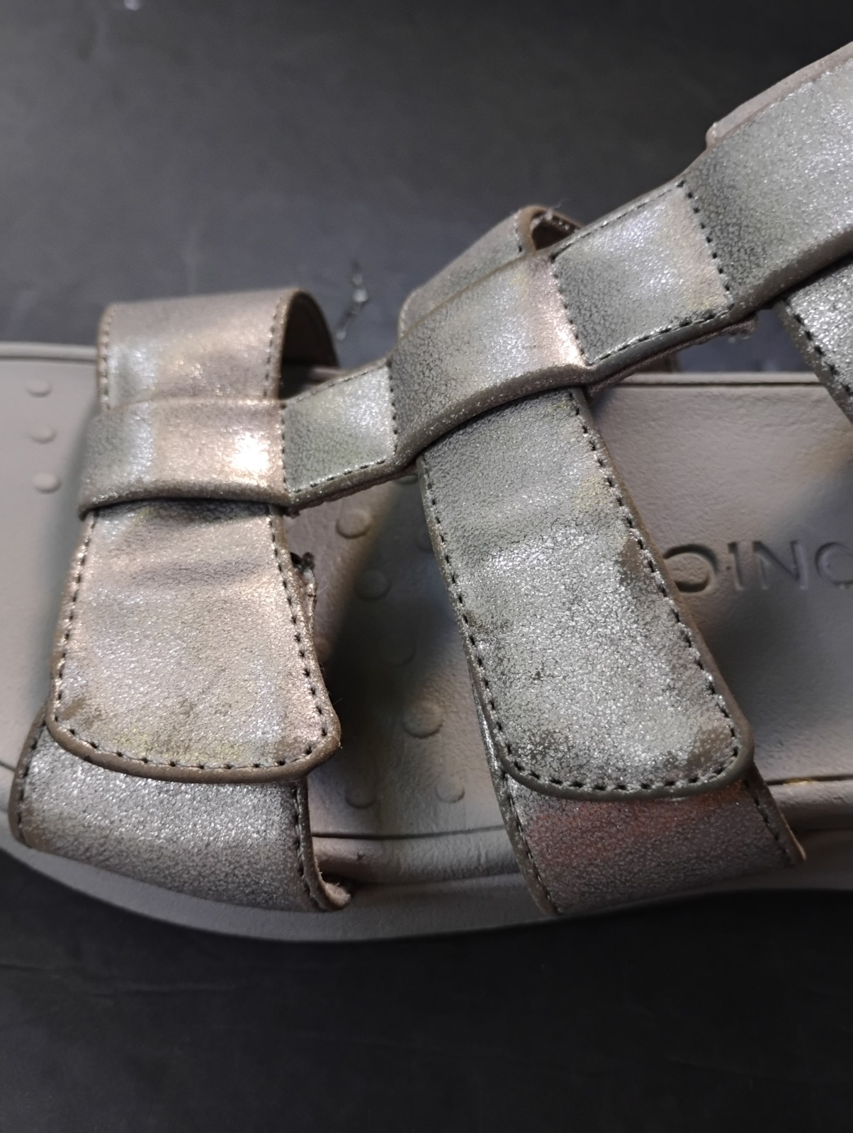 Vionic Tami Metallic Comfort Wedge Sandals Women’s Size 9 Silver Orthotic