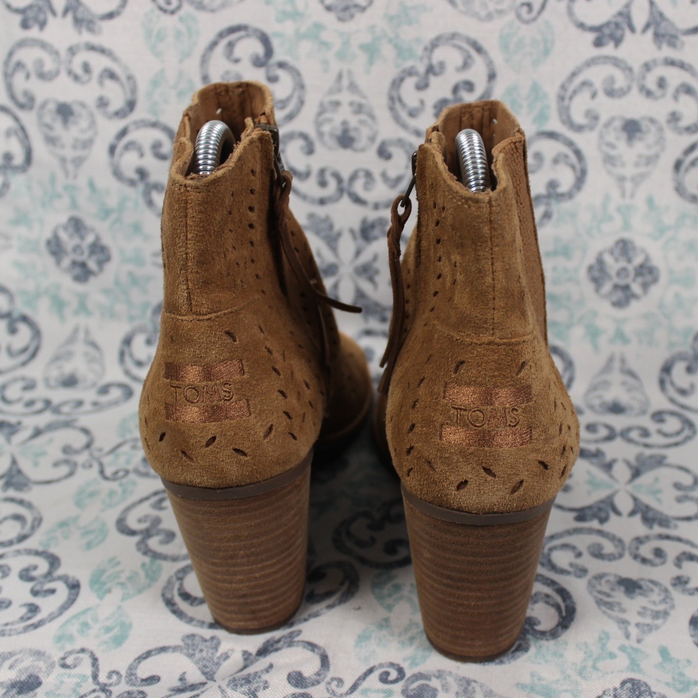 TOMS Majorca Peep Toe Ankle Boots Tan Suede Perforated Block Heel Womens 8.5