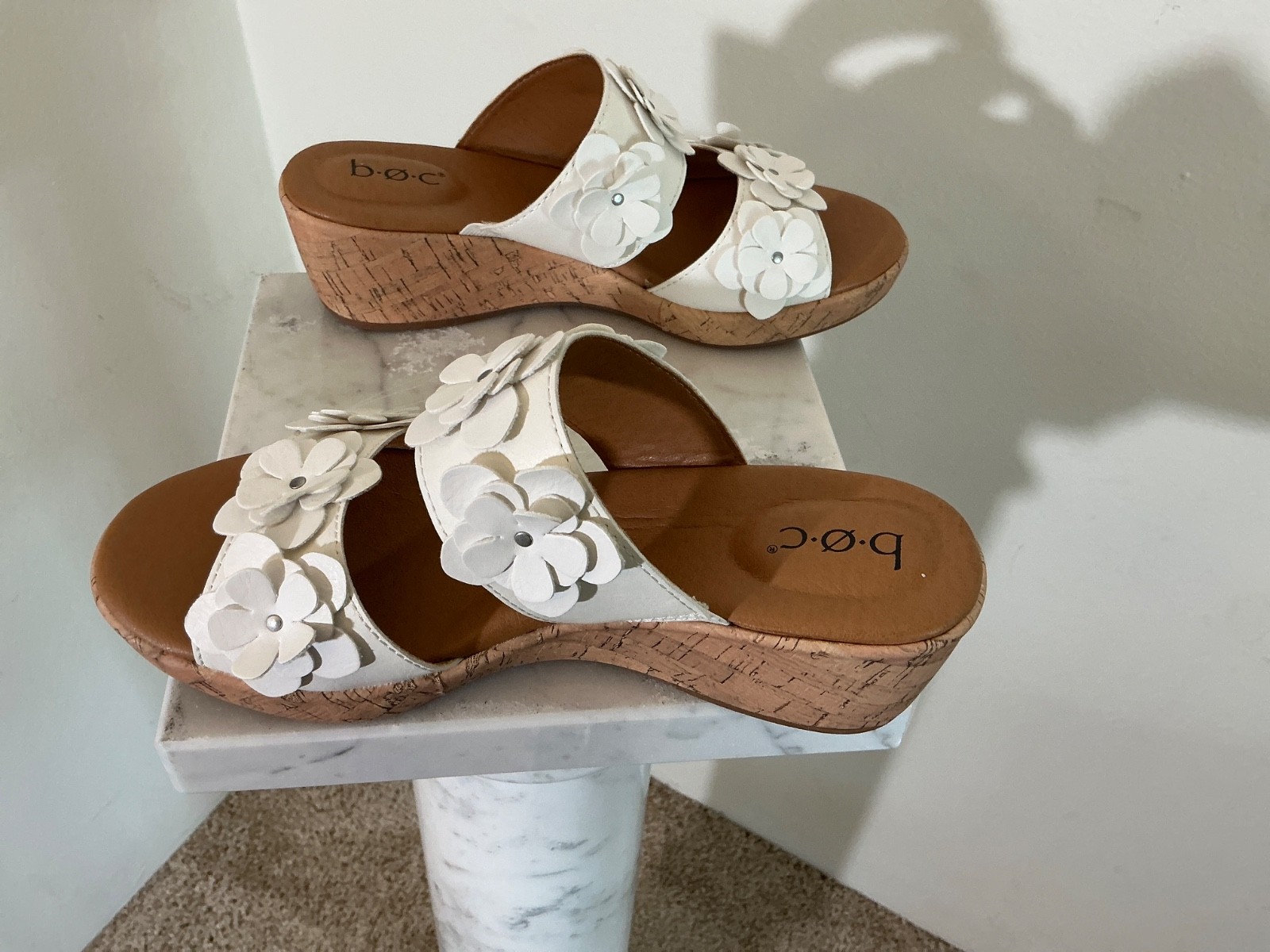 Boc Size 7 White with floral on the Bands of the Sandals Excellent condition