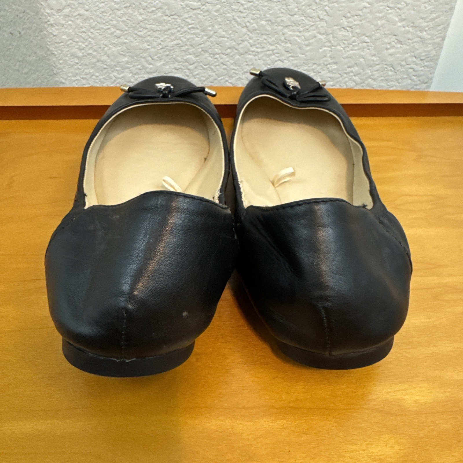 Vince Camuto Black Leather Ballet Flats Bow Slip On Women’s US 8.5 M EUR 39.5
