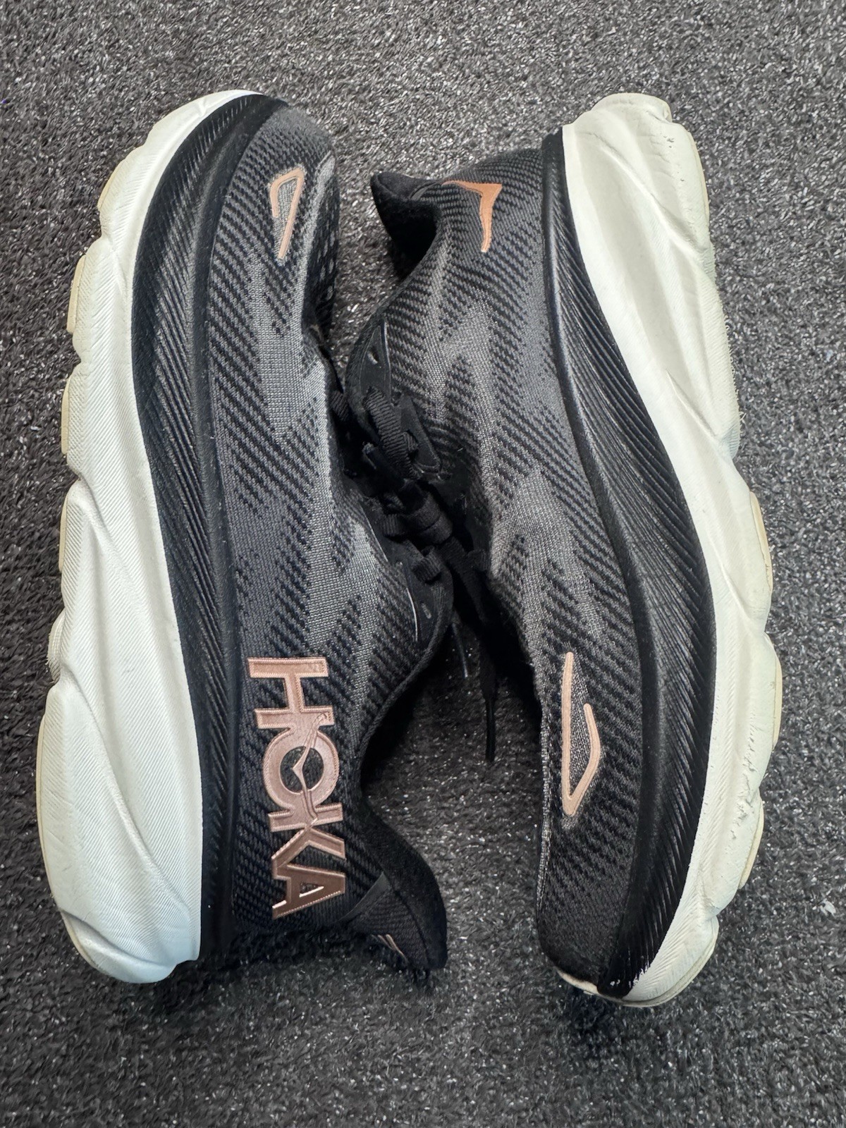 Hoka one Clifton 9 Women’s Size 7 D wide 1132211 ‘black/rose Gold’ Running Shoes