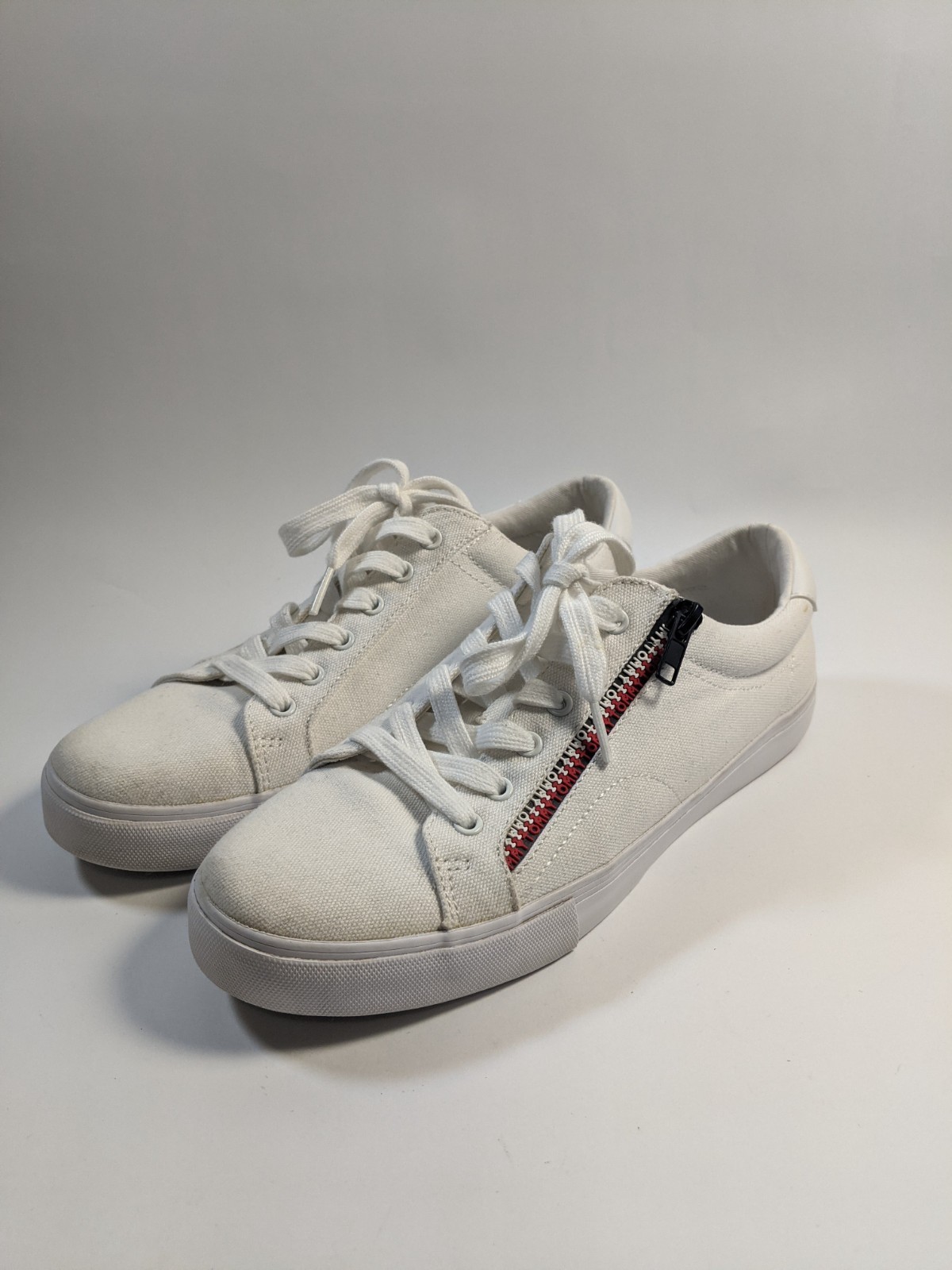 Tommy Hilfiger Women’s Paulli White W/Red White Blue Accents Canvas Sneaker Sz 9