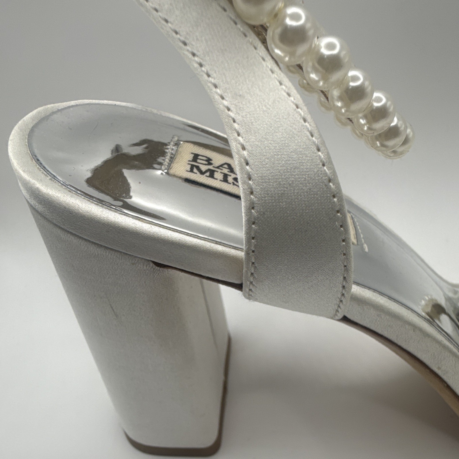 New No Box Badgley Mischka Feisty Pearl Ankle Strap Heels Size 9