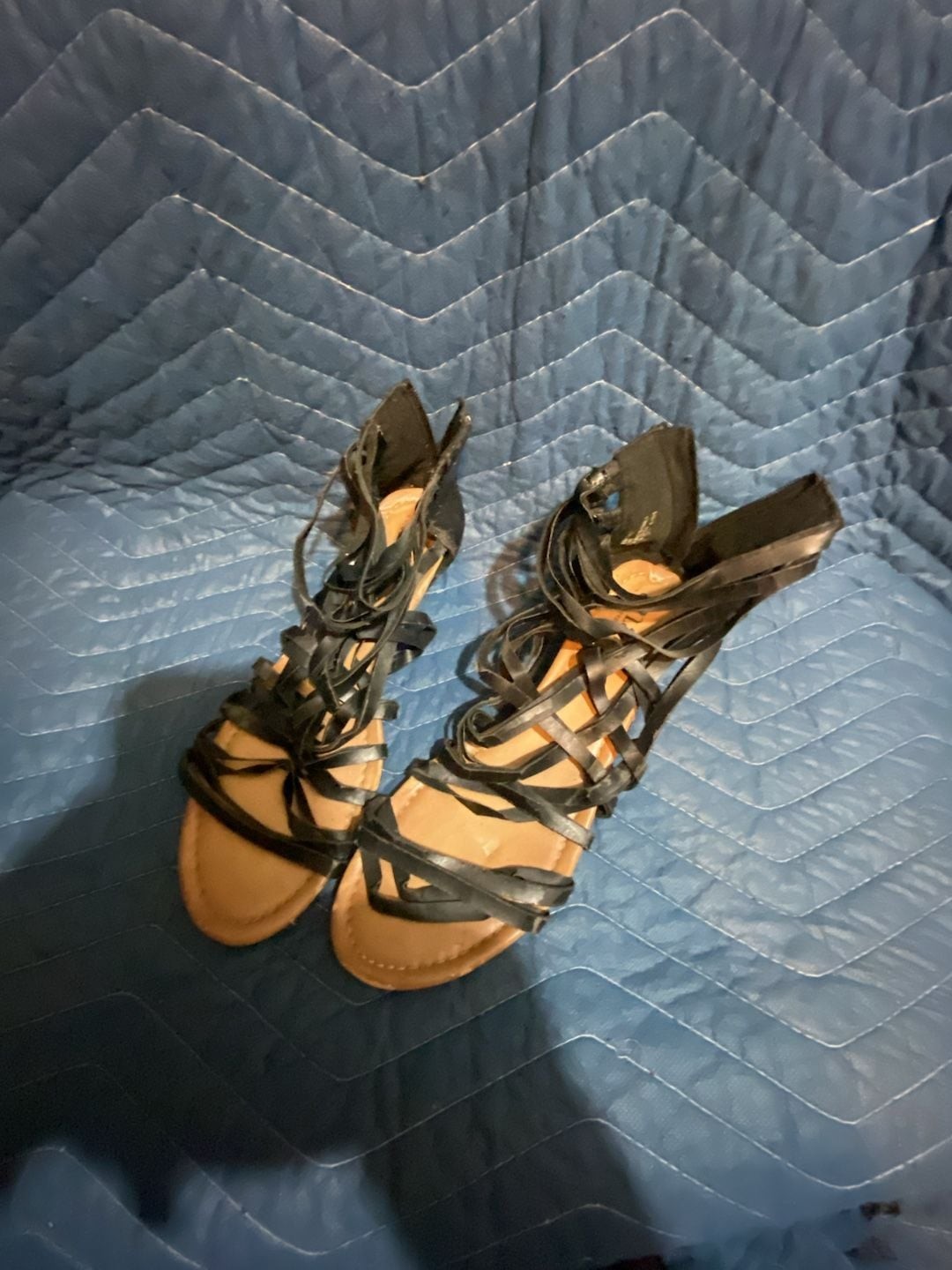 a.n.a A New Approach Women’s Black Gladiator Strappy Sandals with Back Zipper