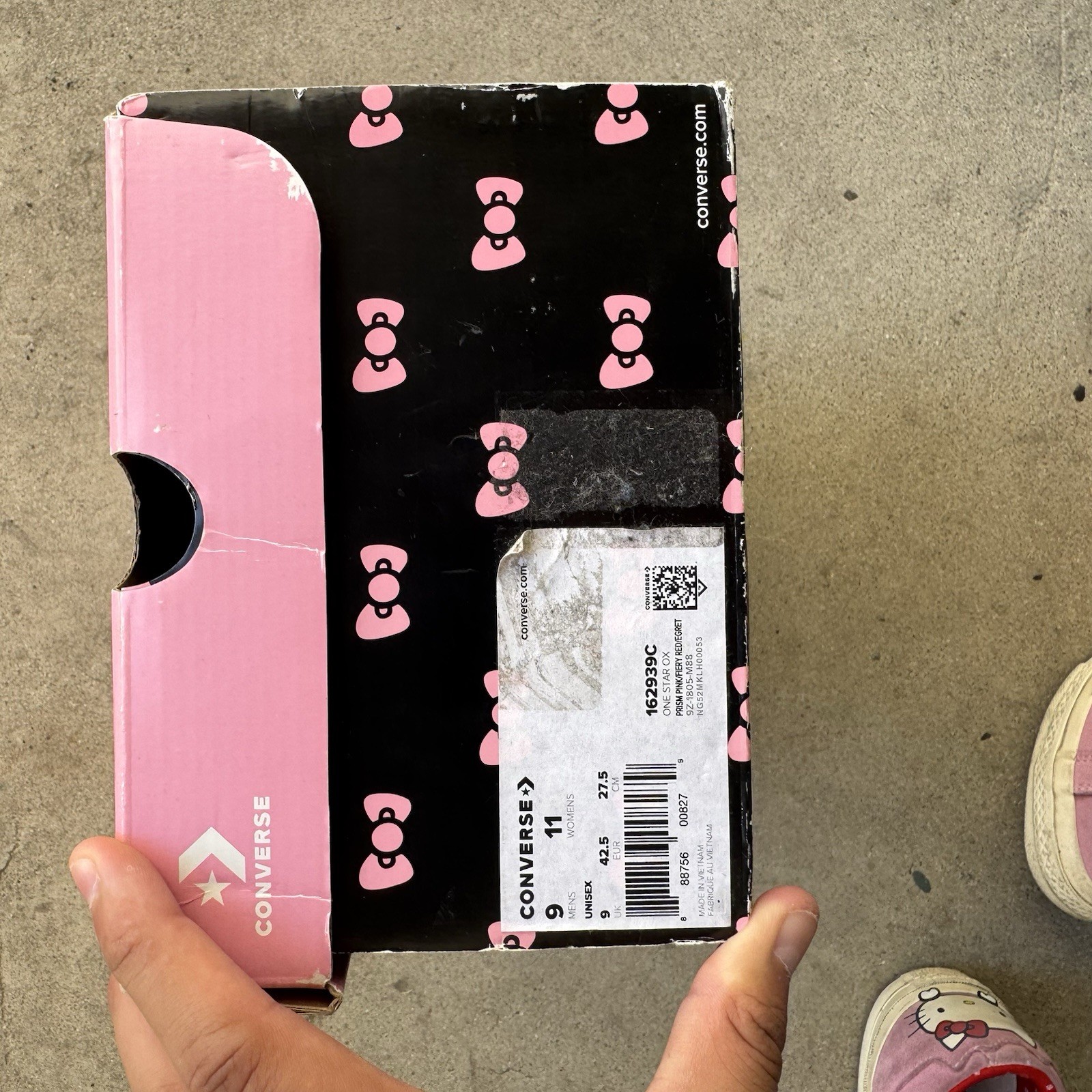 Converse One Star Hello Kitty Pink Low Top Suede Sneakers men’s 9/ Women’s 11