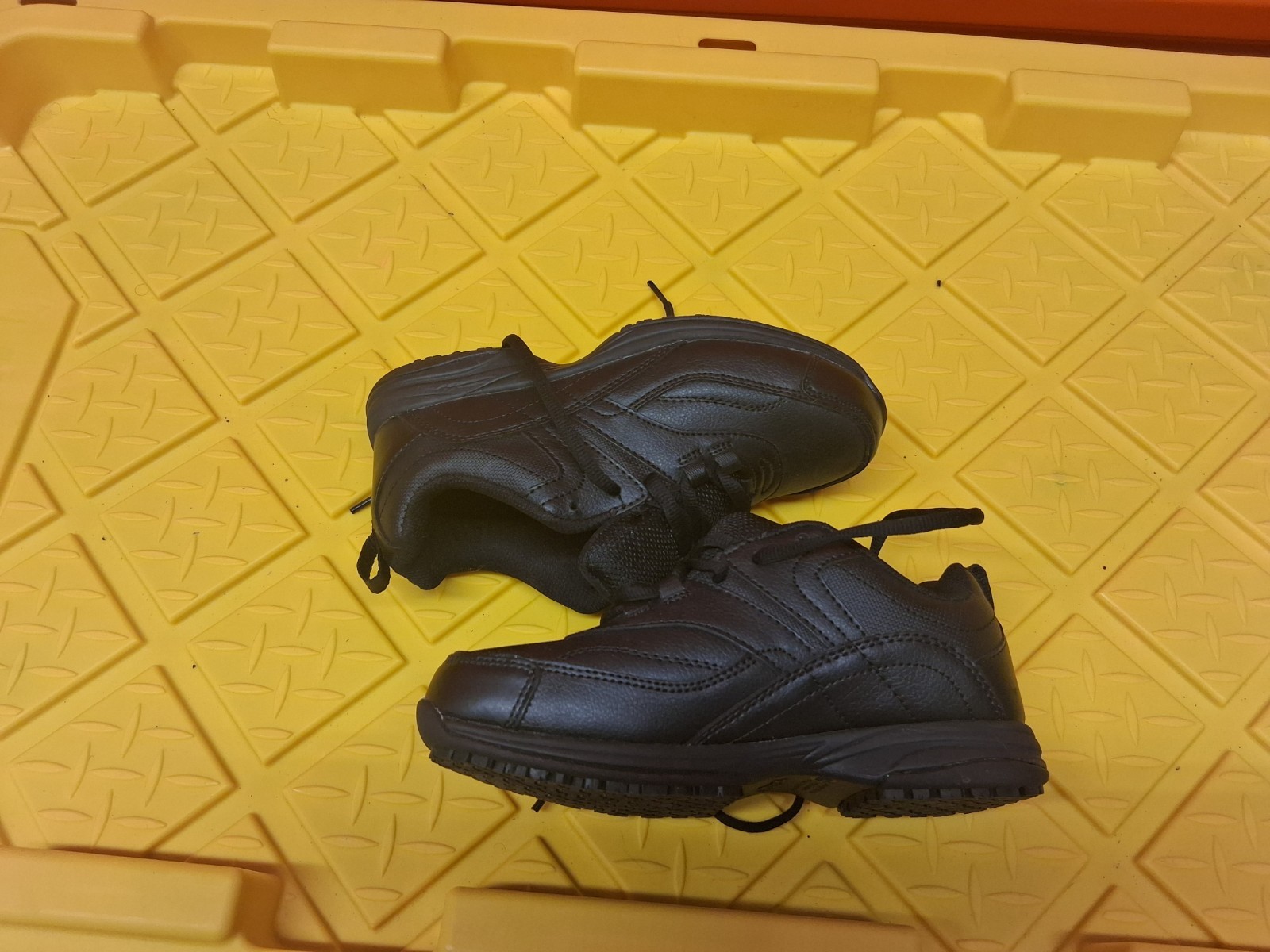 SafeTstep brand, durable faux leather upper and a classic lace-up design