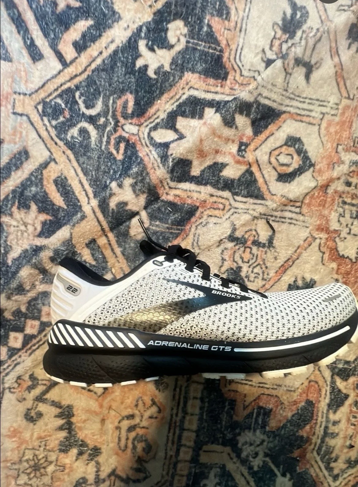 Brooks Adrenaline GTS 22 Women’s Running Shoes Lace-Up Low Top Black/White