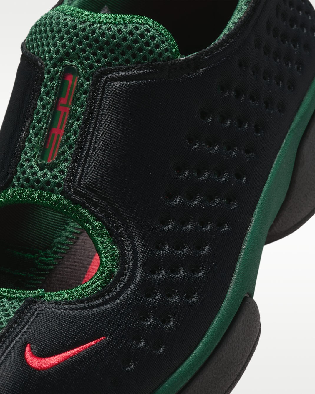 NIKE Women’s Rift 2 IQ8006-002 Black Team Dark Green Fire Red