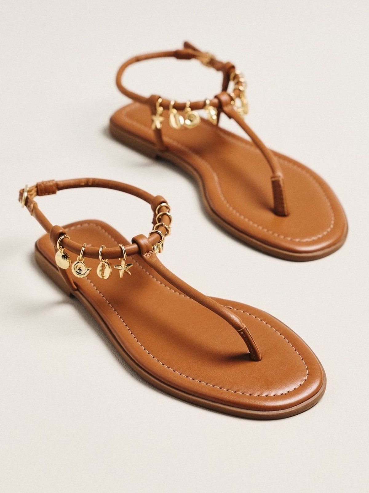 NWOB Anthropologie Brown Charm Toe Ring T-Strap Charm Flat Sandals Size 40