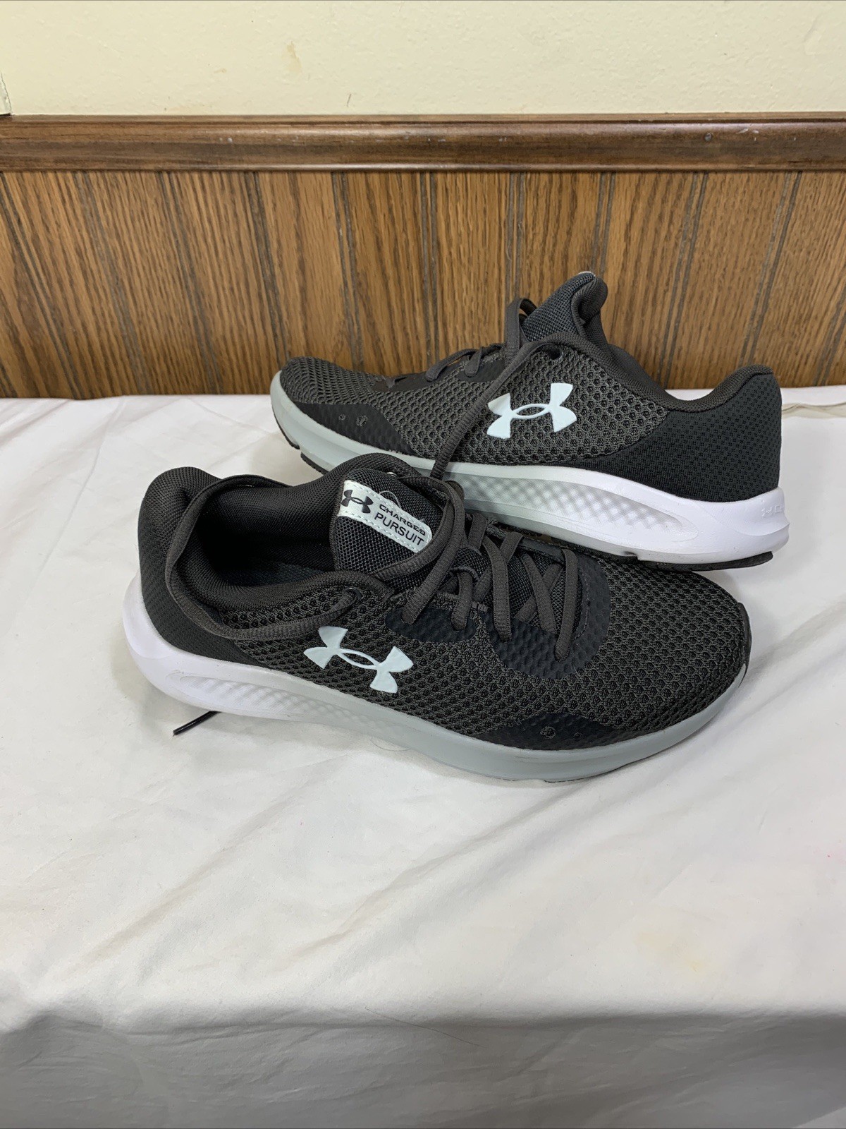 Under Armour Women CHARGED ASSERT Grey Running Shoes Size 8.5 Deluxe Foam