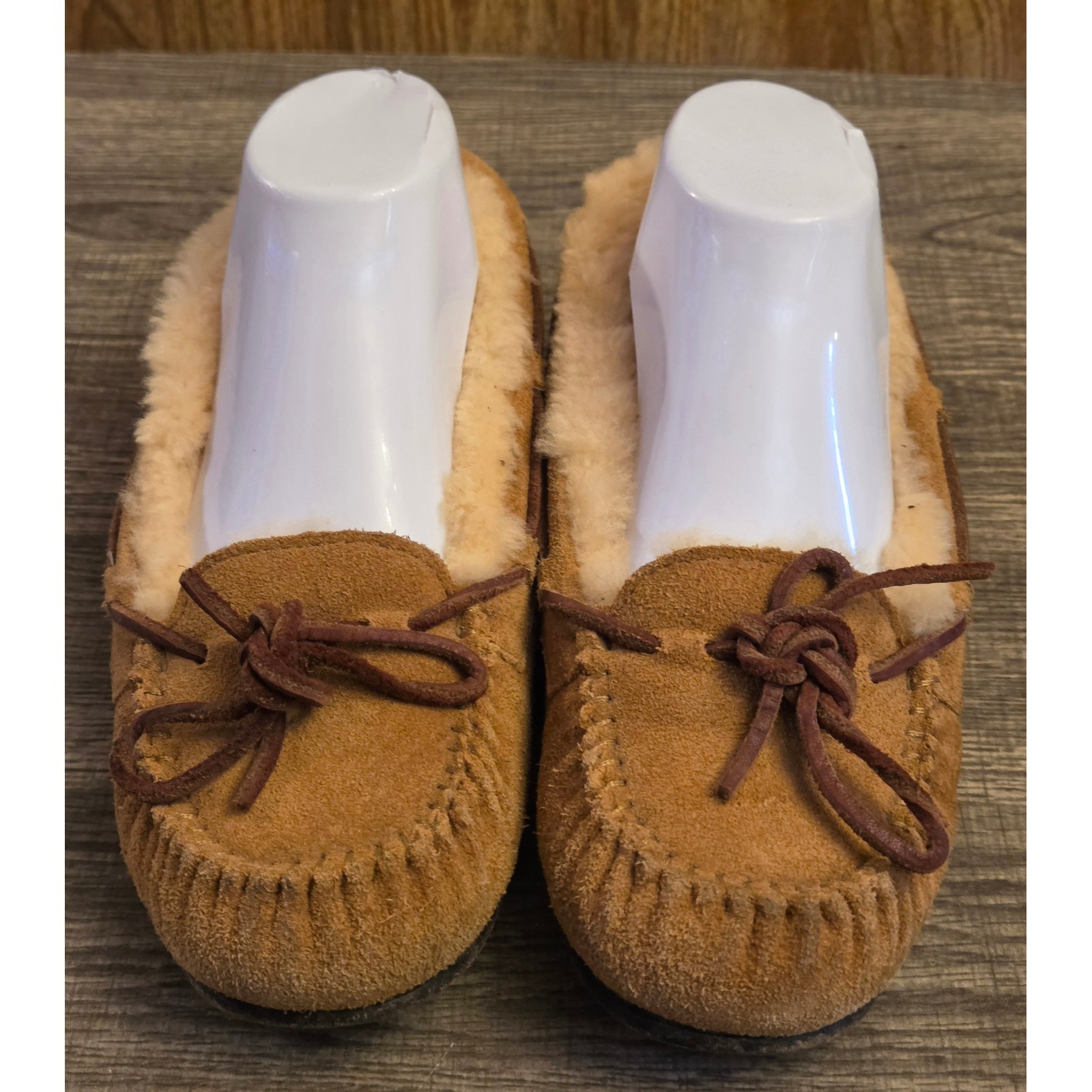 UGG Dakota Moccasin Slippers Womens Size 6 Brown Shearling Lined Leather