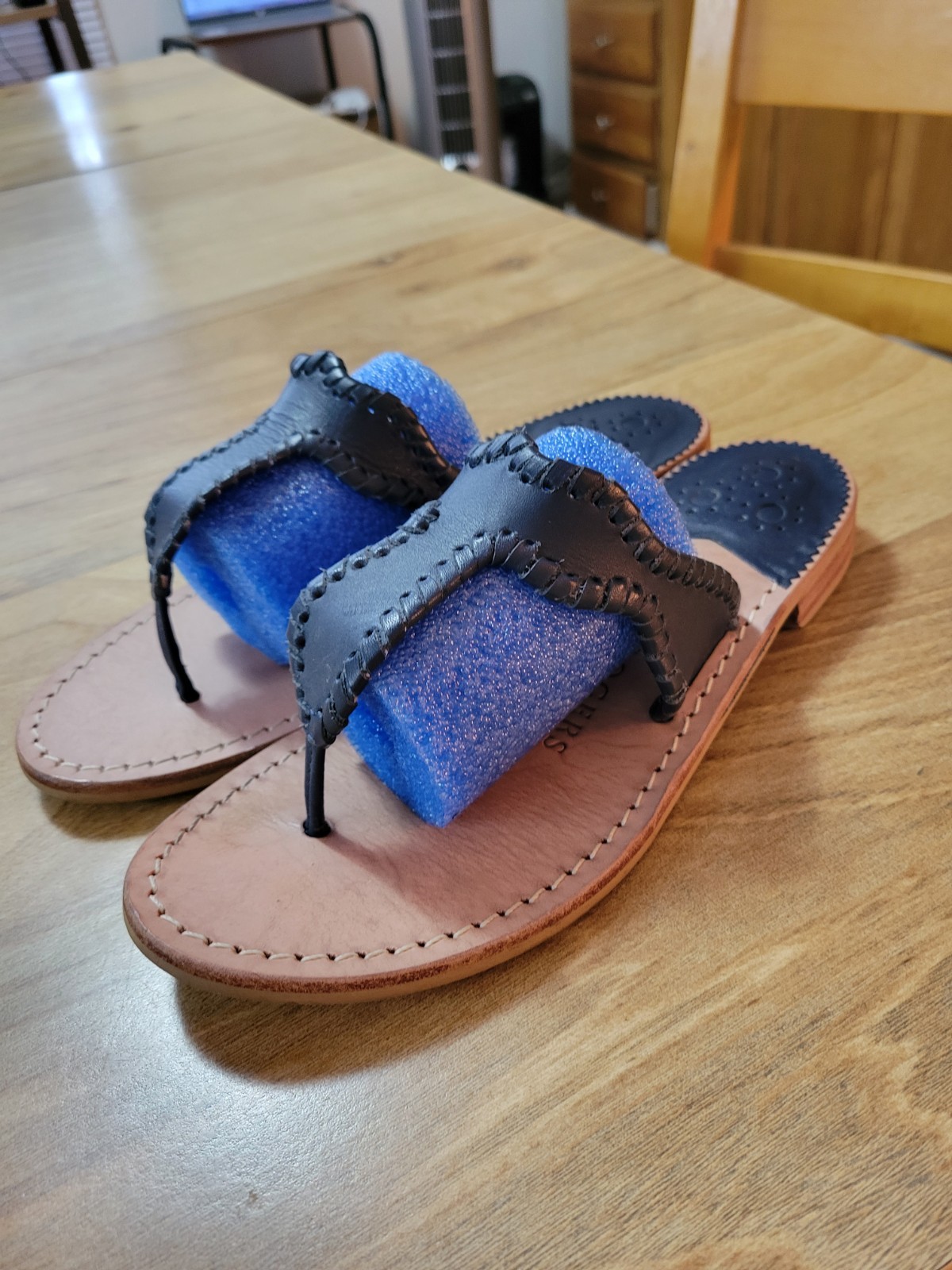 Navy Blue 100% Leather Flat Thong Sandals By JACK ROGERS sz 6. Very Clean