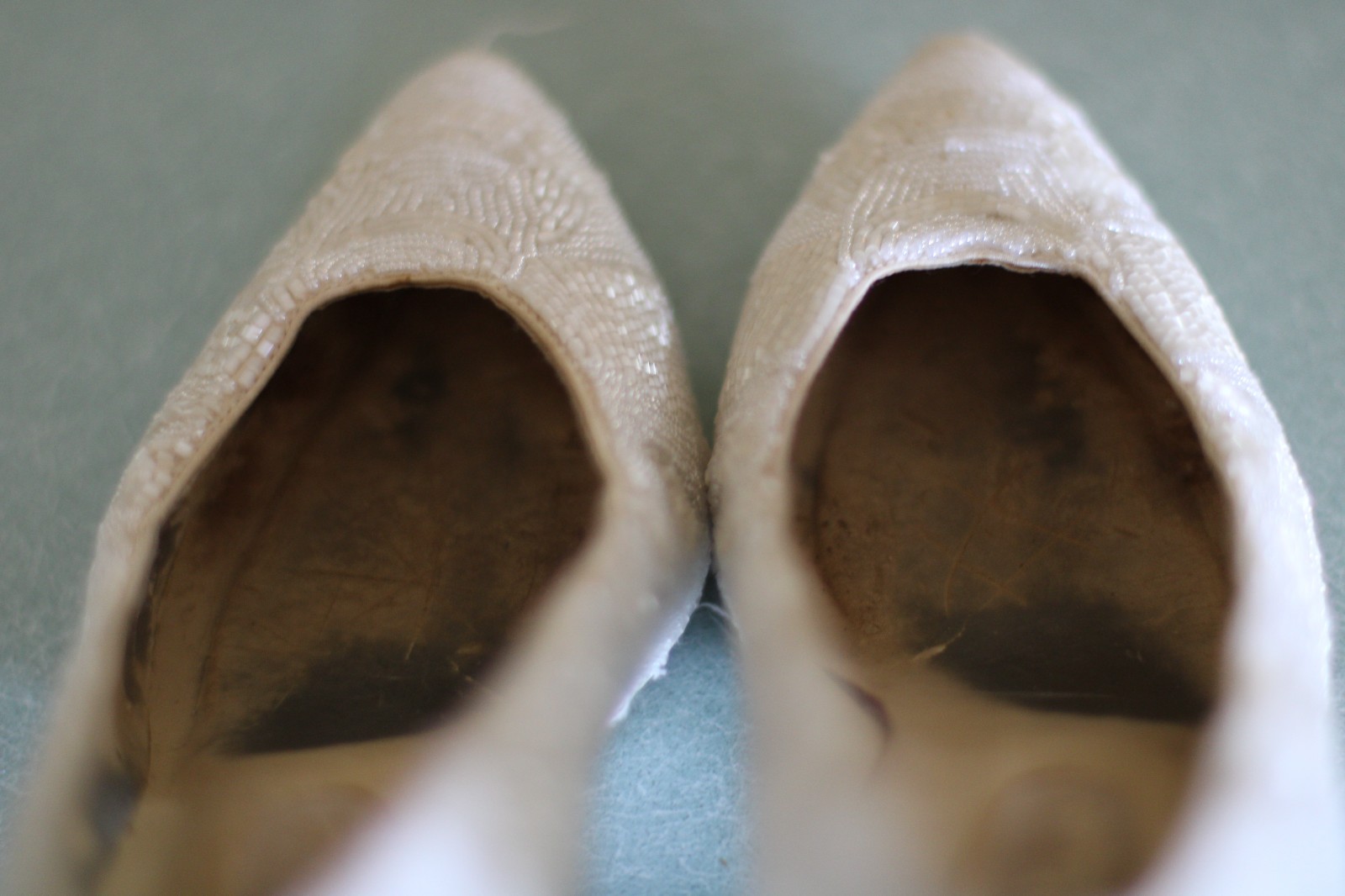 Vintage 90s Dyeables Wedding Heels White Beaded Women US size 6.5 Needs repairs