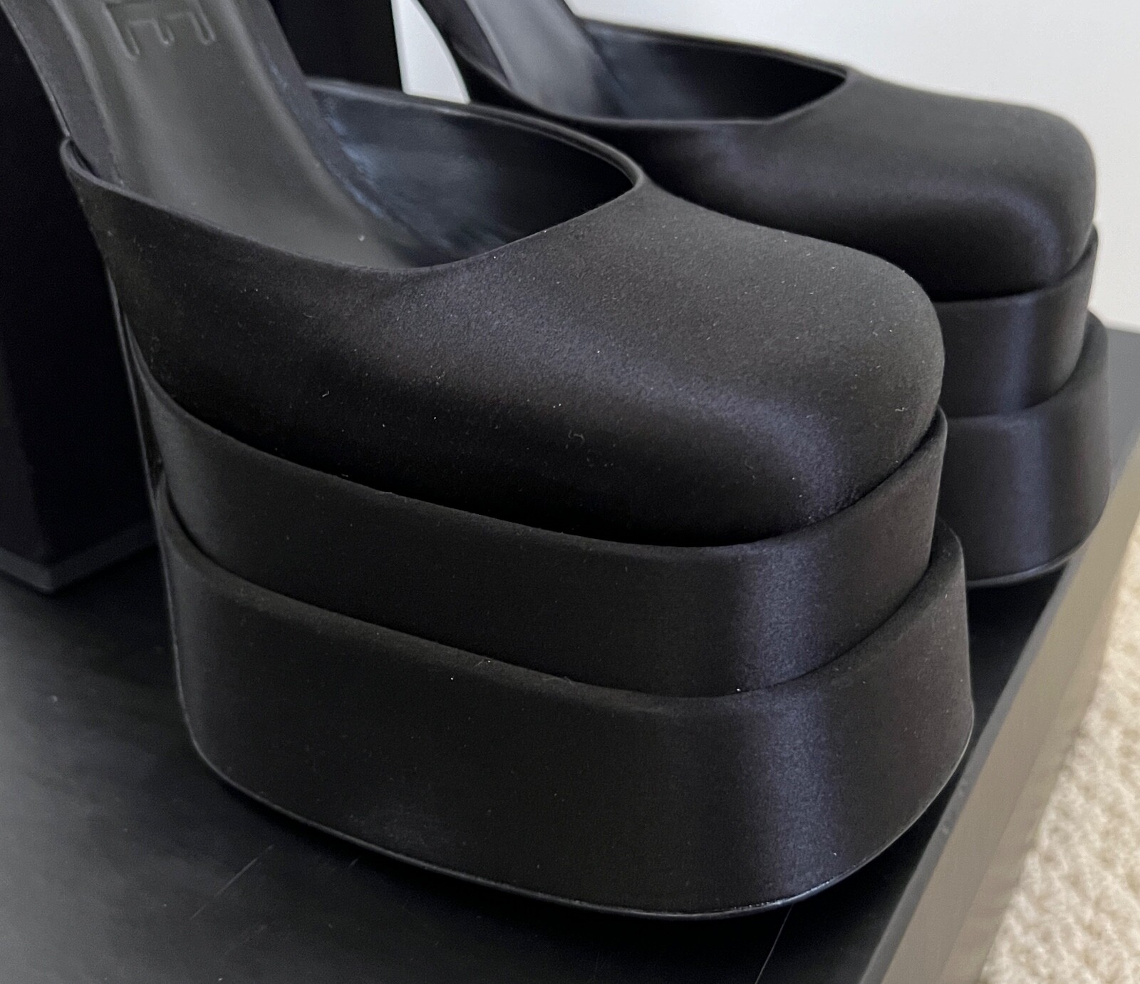 NIB Versace Medusa Aevitas Black Satin Crystal Logo Platform Pumps Sz 39.5 $1575