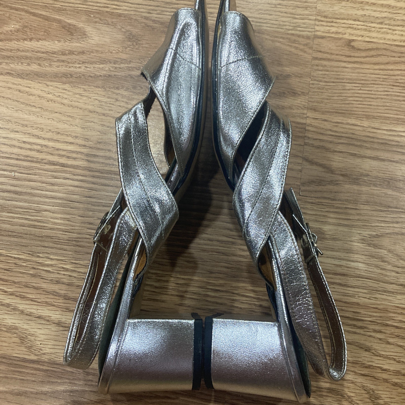 King’s Exquisite Footwear Scranton Faux Leather Silver Color Sandals Size 8.5
