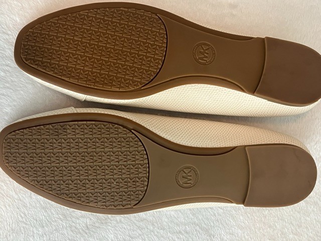 Michael Kors Textured Classic Beige Flats Slip Ons Sz 9 Womens Shoes