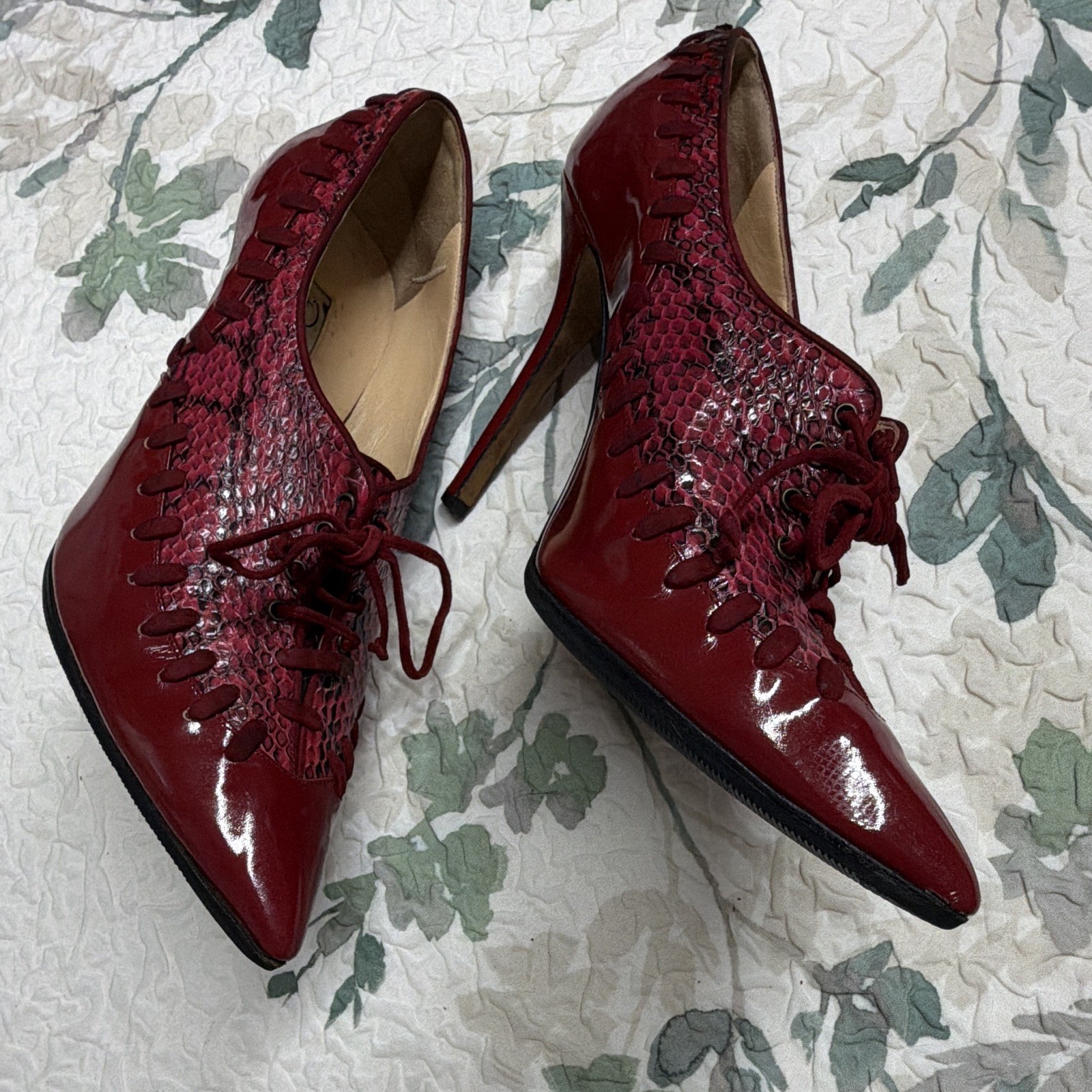 Oscar de la Renta Red Patent Leather Python Print Lace-Up Pumps EU 39 US8.5