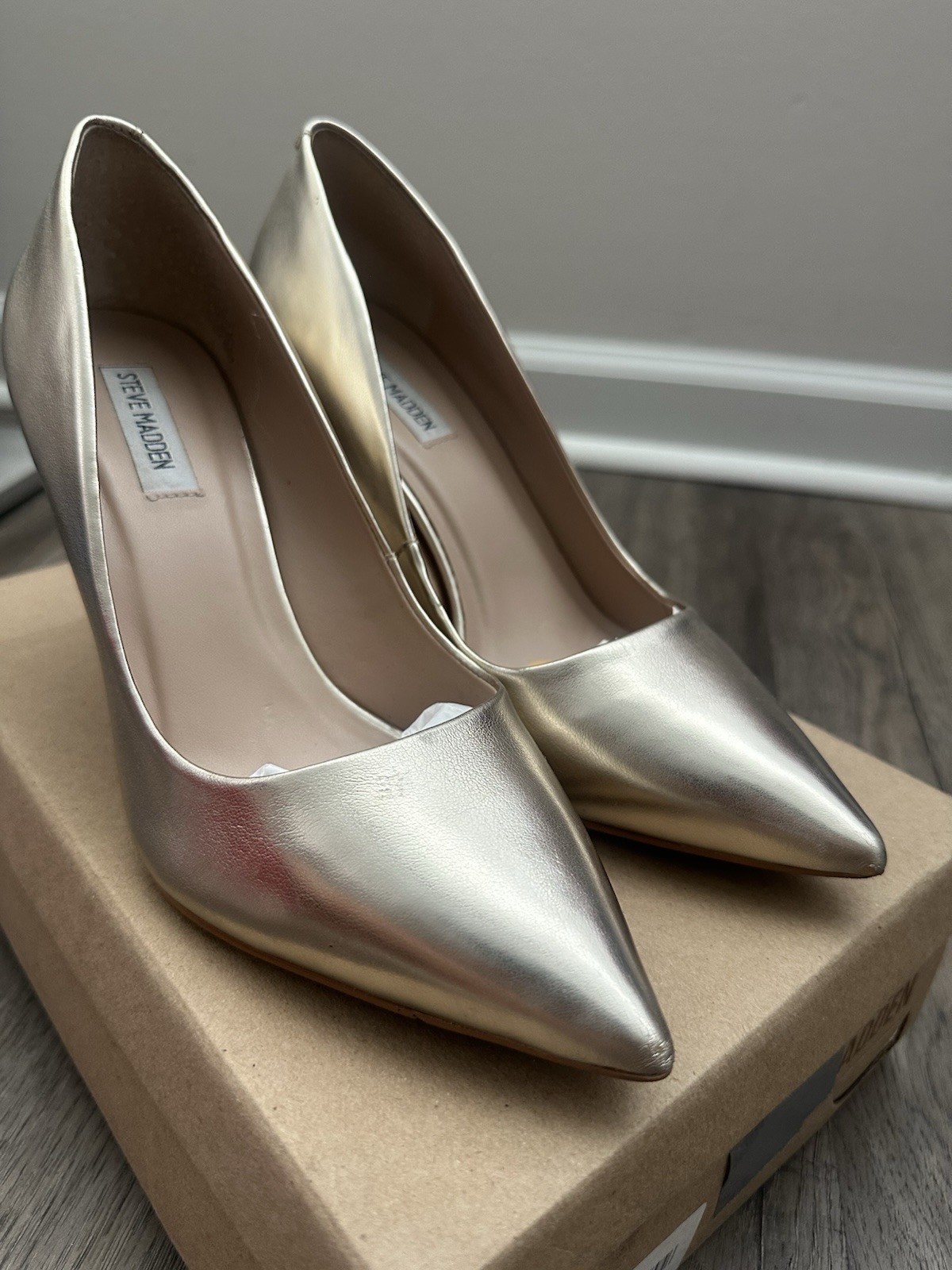 Steve Madden Women’s Gold Metallic Faux Leather Pointed Toe Stiletto Pumps 10