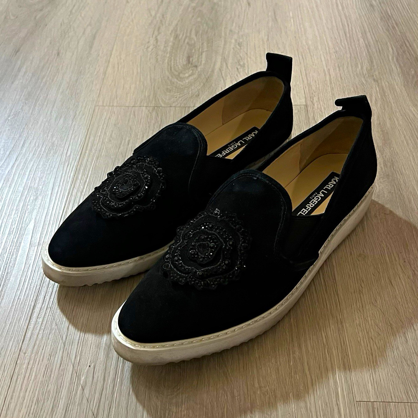 KARL LAGERFELD Women’s Paris Slip-On Beaded Logo Size 7US