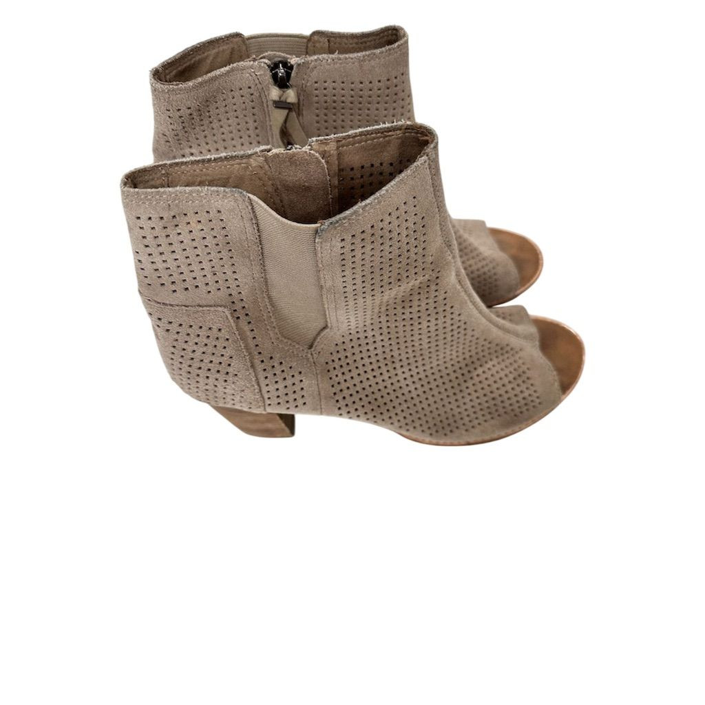 TOMS Women’s sz 10 Majorca Peep Toe Booties Tan Suede Mid Heel Zip