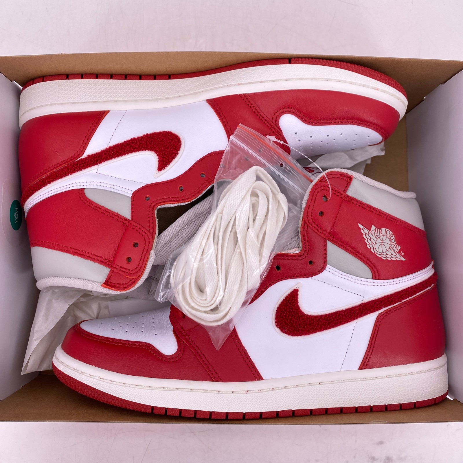 Air Jordan (W) 1 Retro High OG «VARSITY RED» 2022 – Size 12W – dj4891 061 (141..