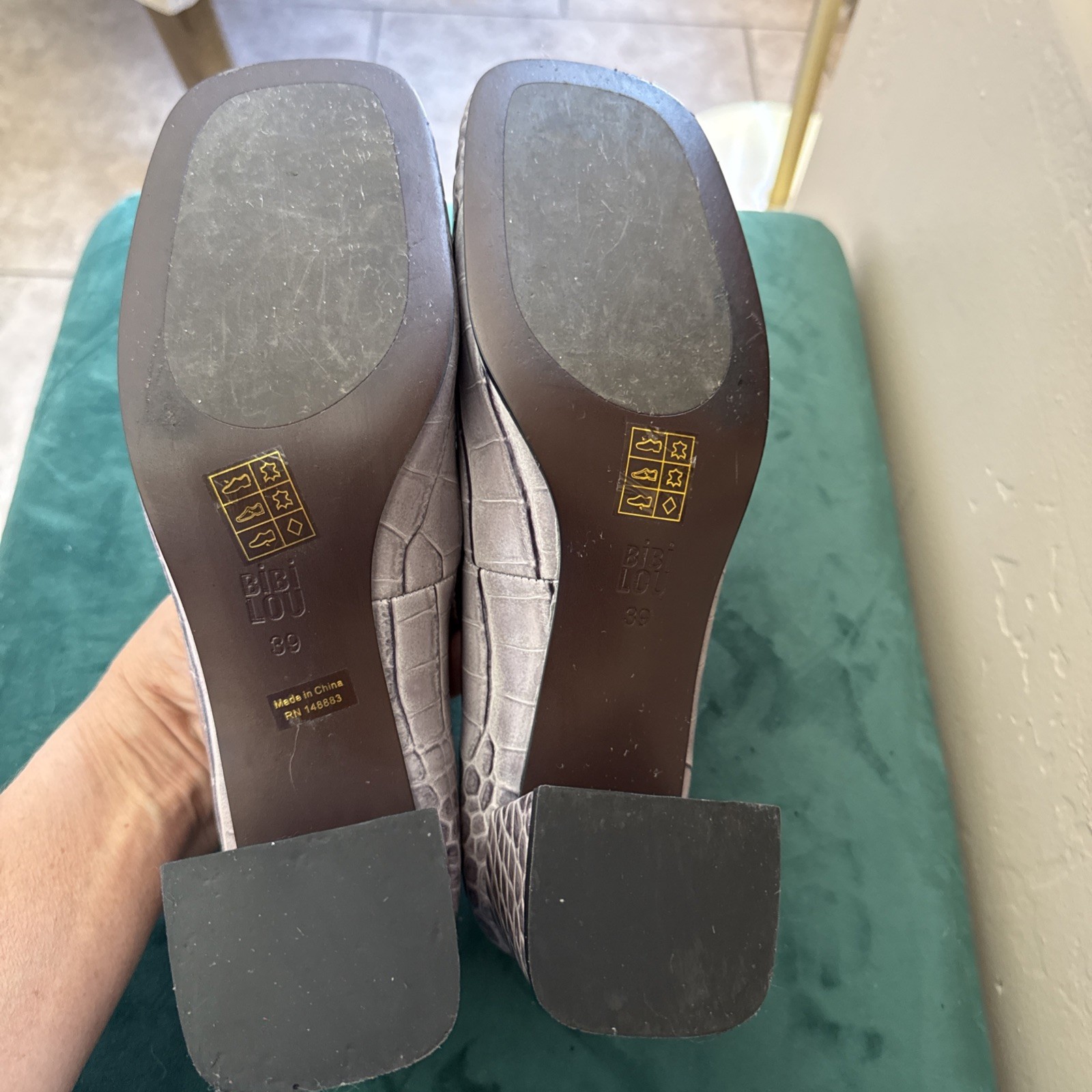 Bibi Lou Anthropologie Croc Embossed Leather Heels Gray Gold Horsebit Classy