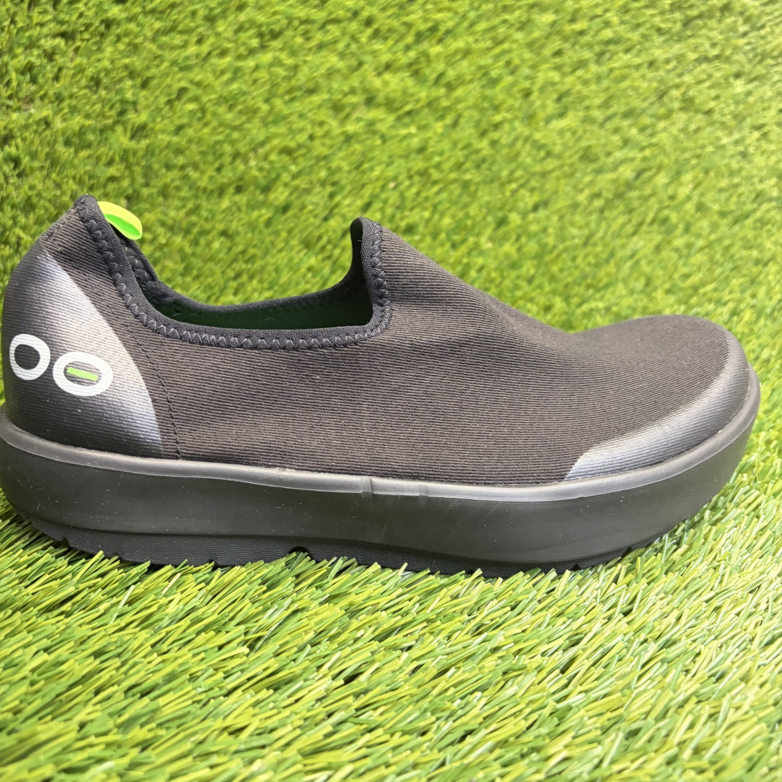 OOFOS OOmg EeZee Low Womens Size 7.5 Black Casual Walking Slip On Recovery Shoes