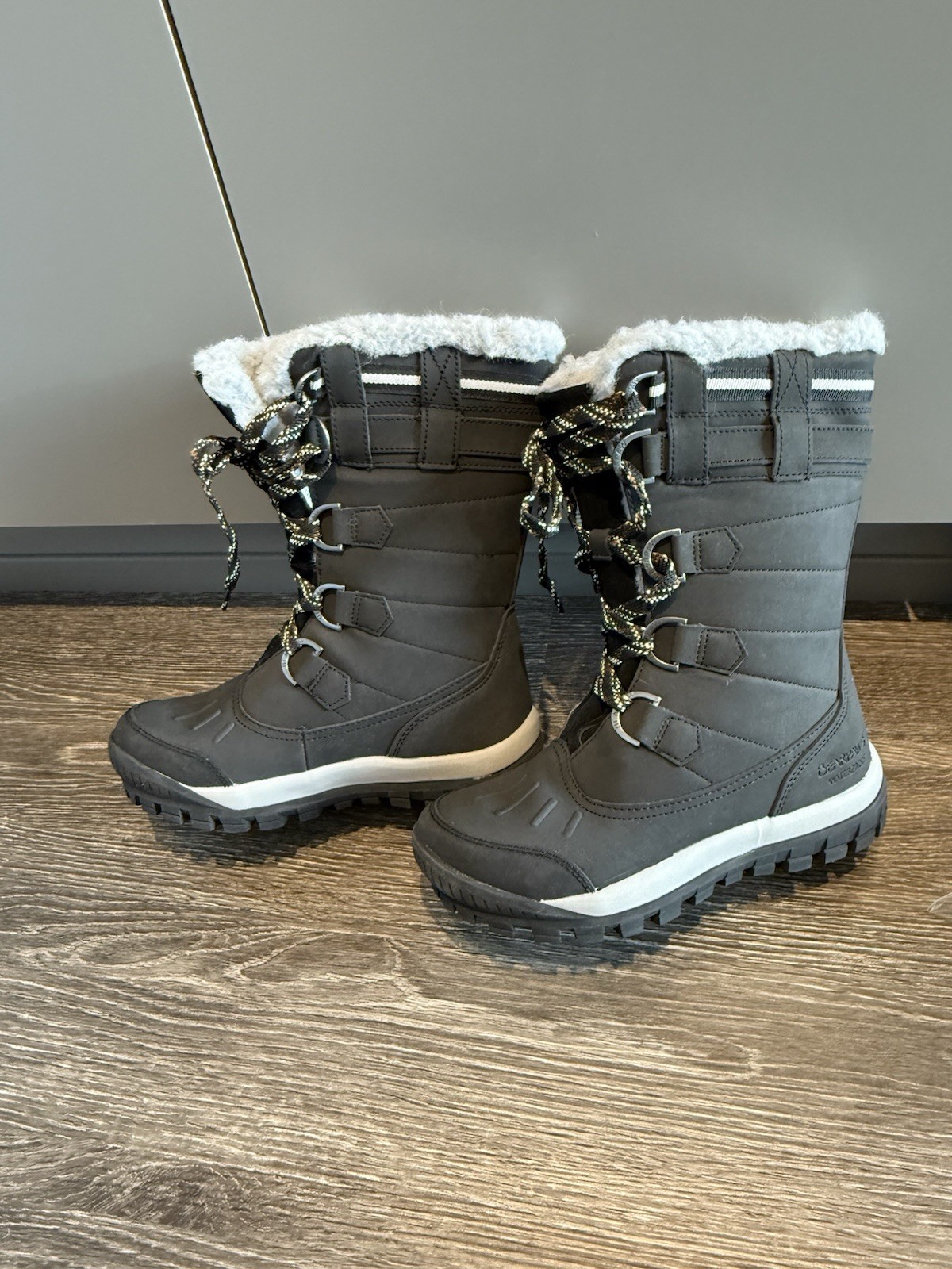 NEW Bearpaw Desdemona Leather / Synthetic Winter Boots Black Women Size 6/37