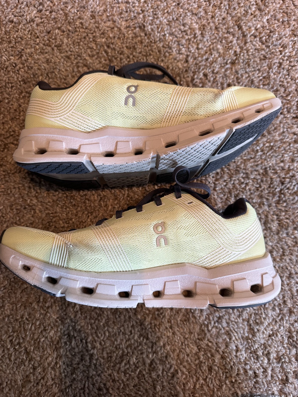 Size 9.5 – ON Cloudgo Hay Sand W