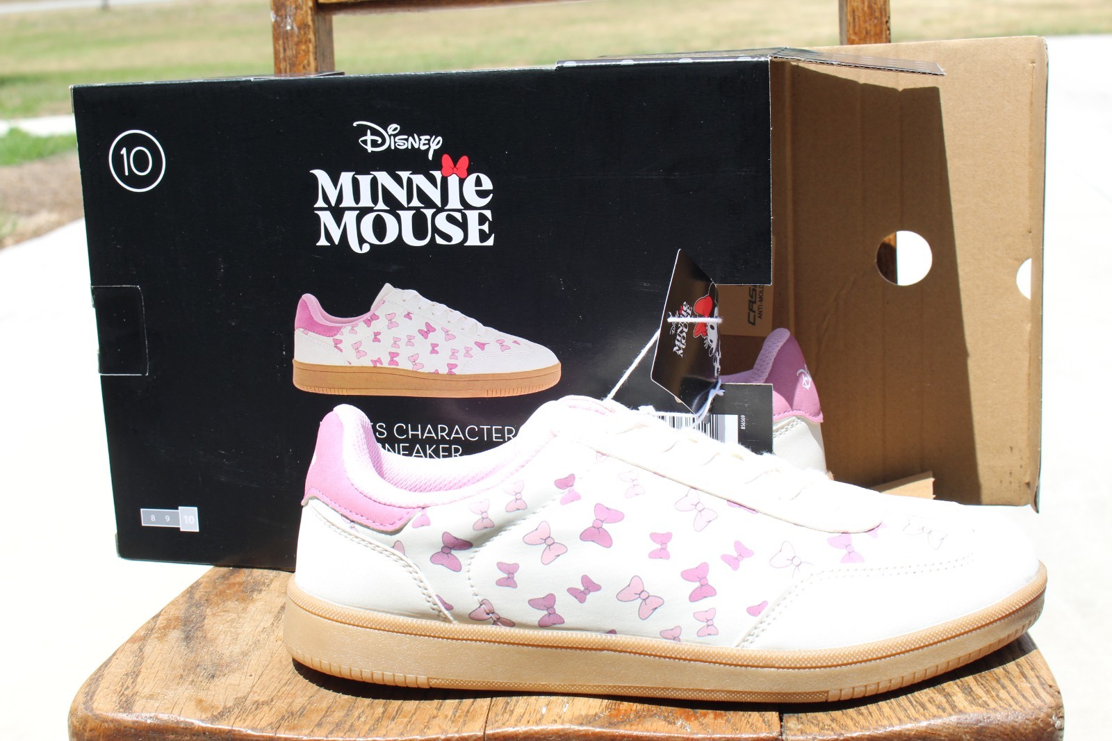 Disney Minnie Mouse Women’s Character Sneakers Size 10 NWT!