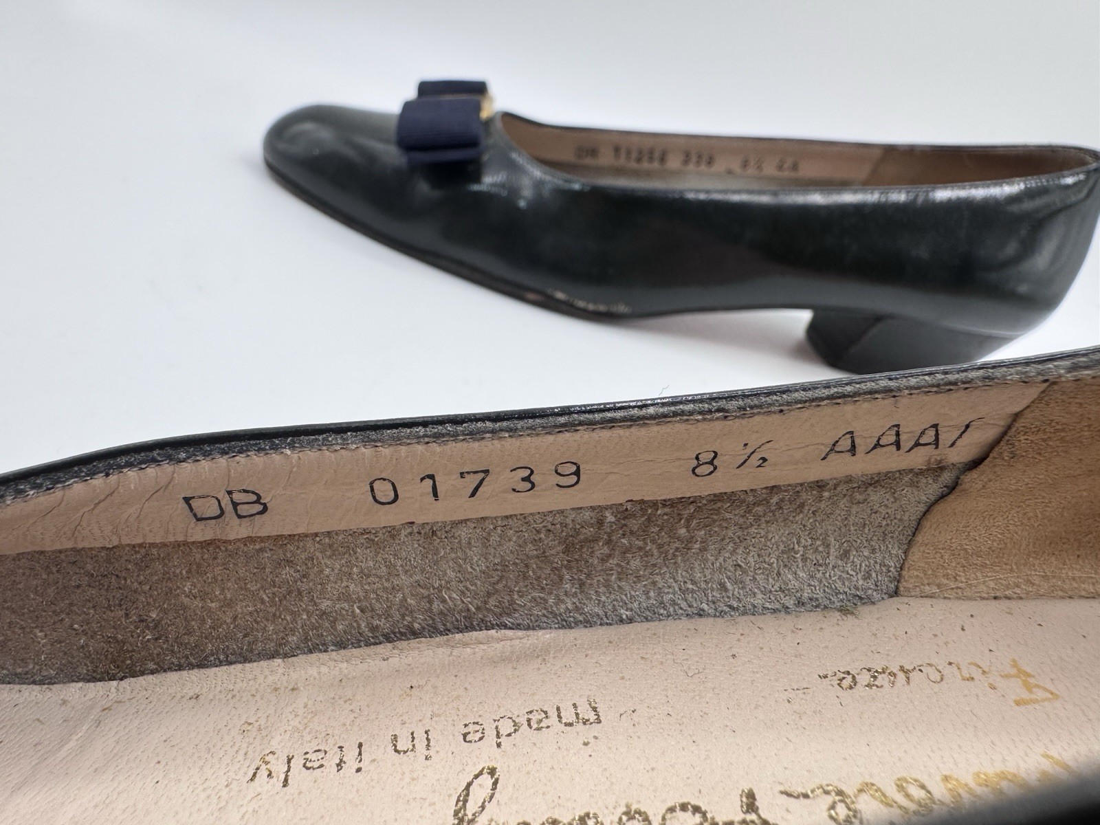 Salvatore Ferragamo Boutique Vara Bow Pumps Black Leather Women’s 8.5 AAA