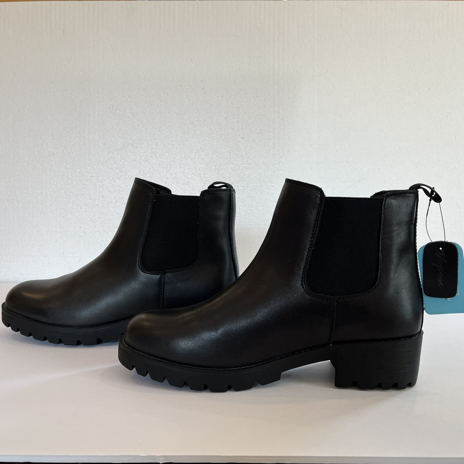 Vepose Women’s Lug Sole Chelsea Ankle Boots Size 8.5 New With Tags