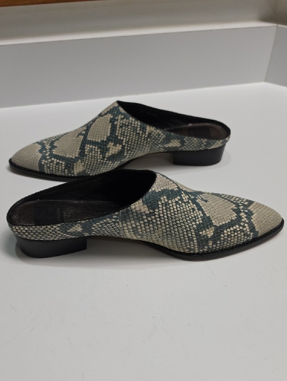 Dolce Vita Roya Snake-Embossed Print in Beige and Muted Blue/Teal – Size 11