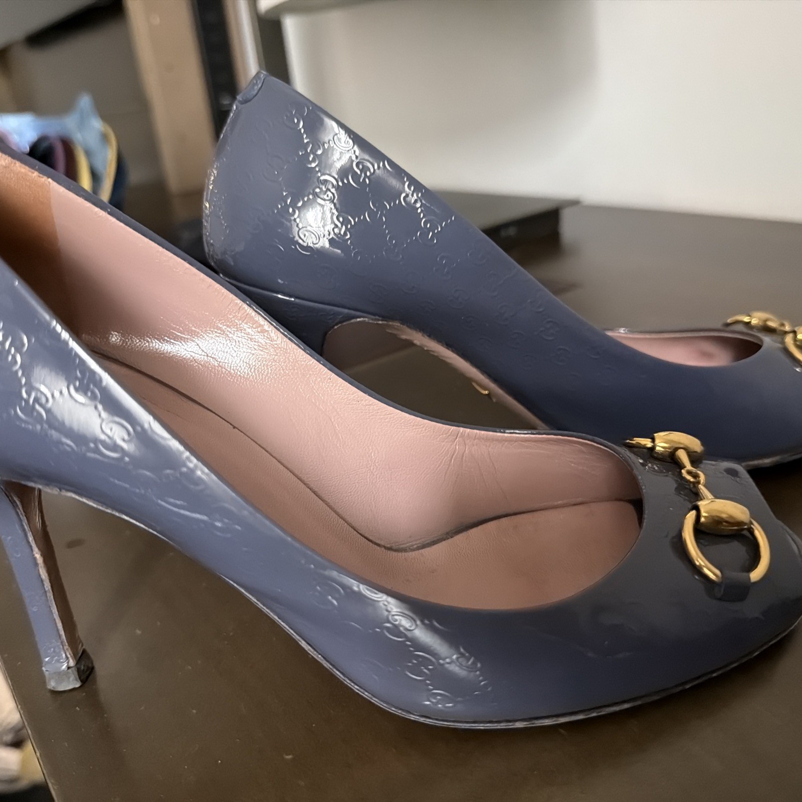 Gucci Guccissima Horsebit Patent Leather Peep-Toe Pumps Size 39 slate blue, gray