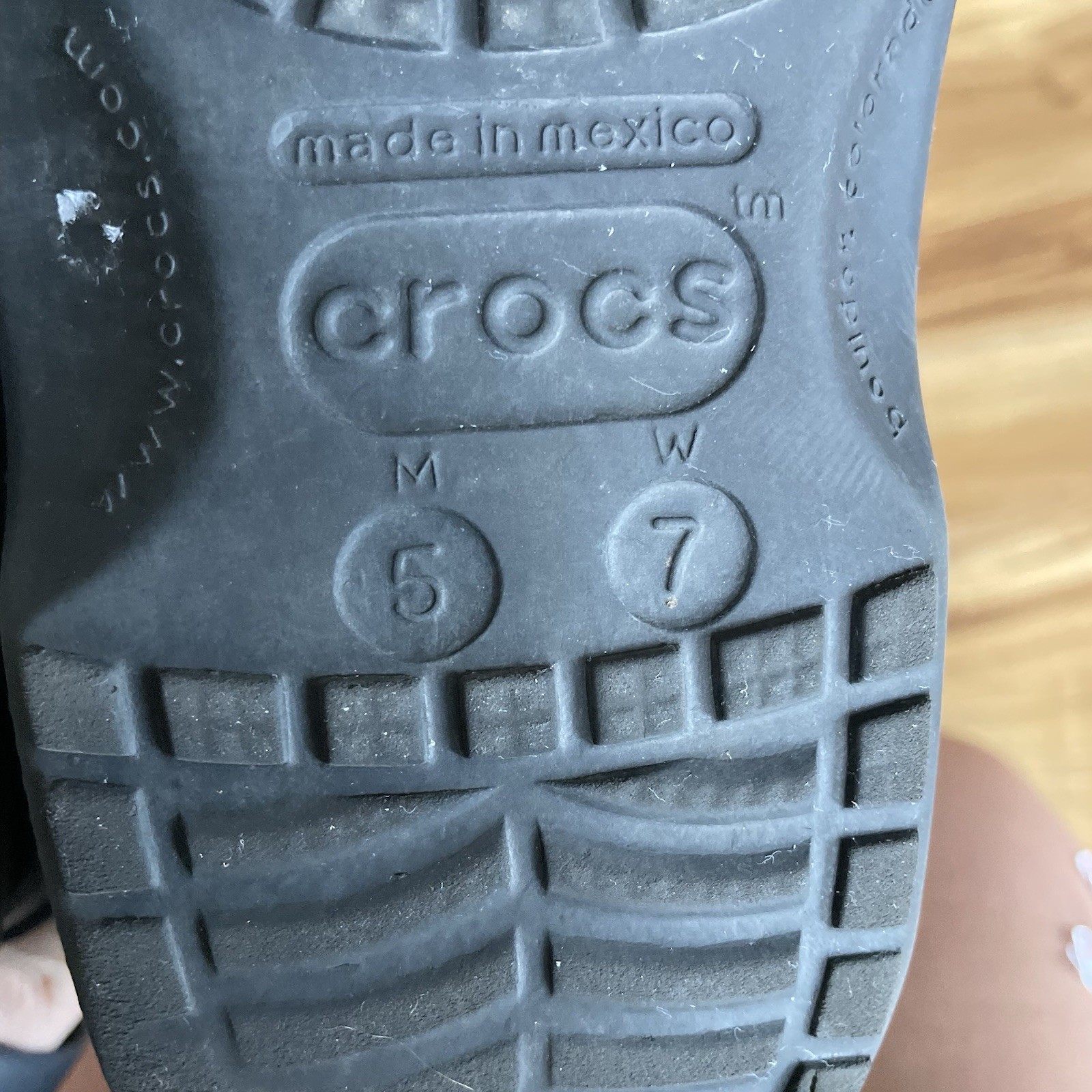 Crocks Navy — Men’s 5, Women’s 7