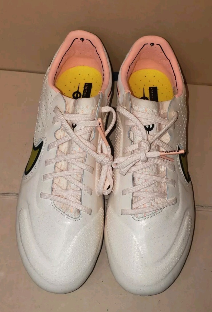NIKE TIEMPO LEGEND 9 ELITE SG-PRO SOCCER CLEATS WOMEN’S SIZE 7.5 NWB no box top