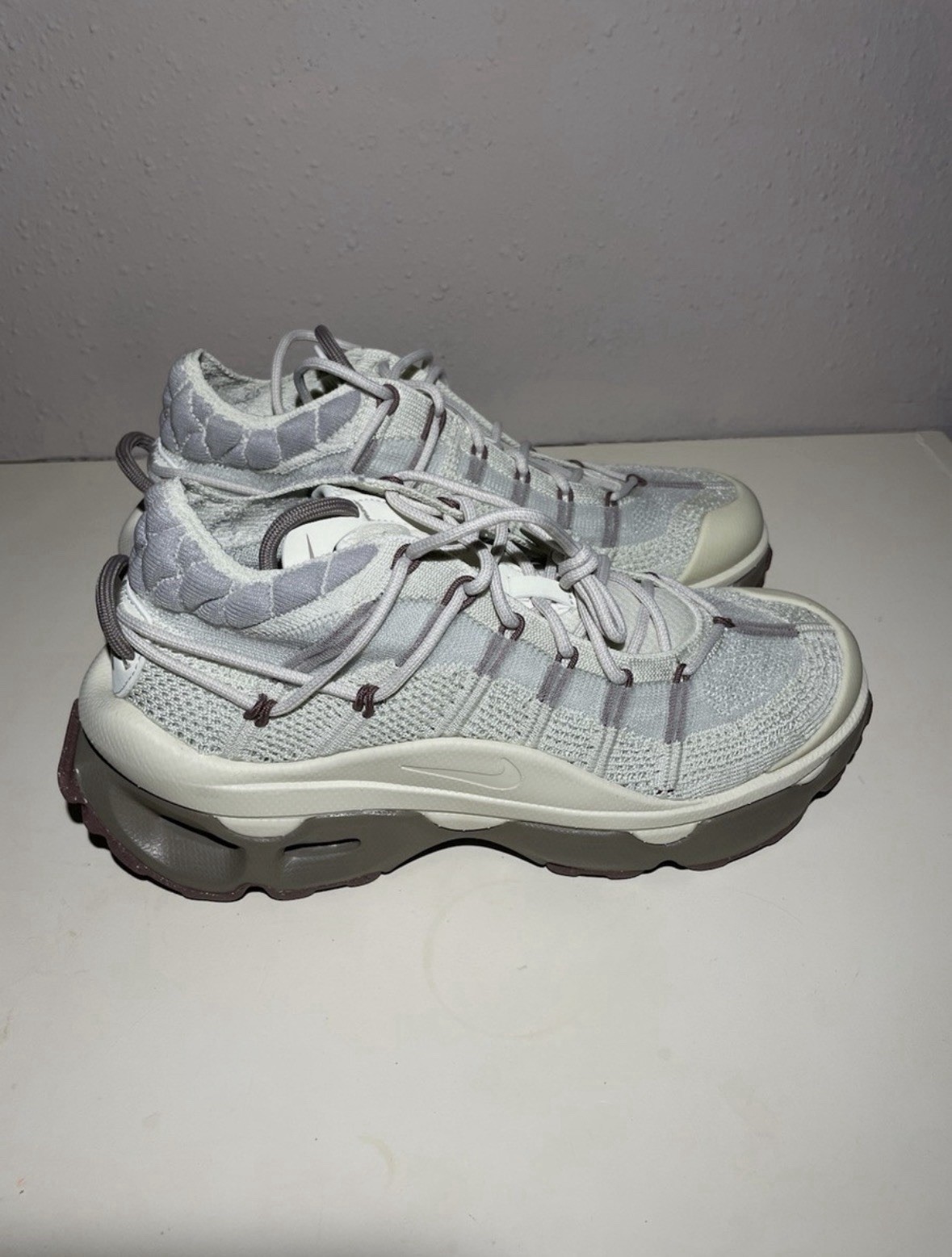 Nike Air Max Flyknit Venture Women’s Sneakers *NEVER WORN*