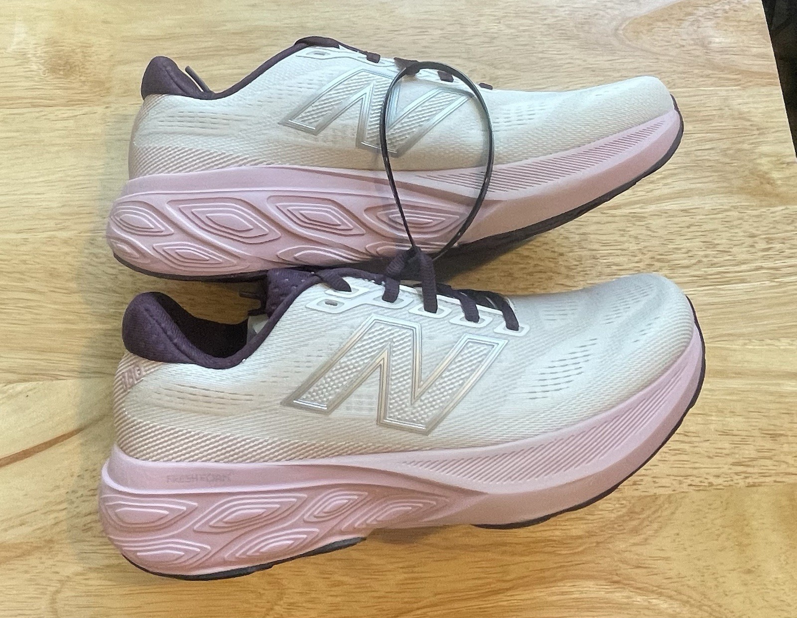 New Balance Women’s Fresh Foam X 880v15 8.5W / 7M