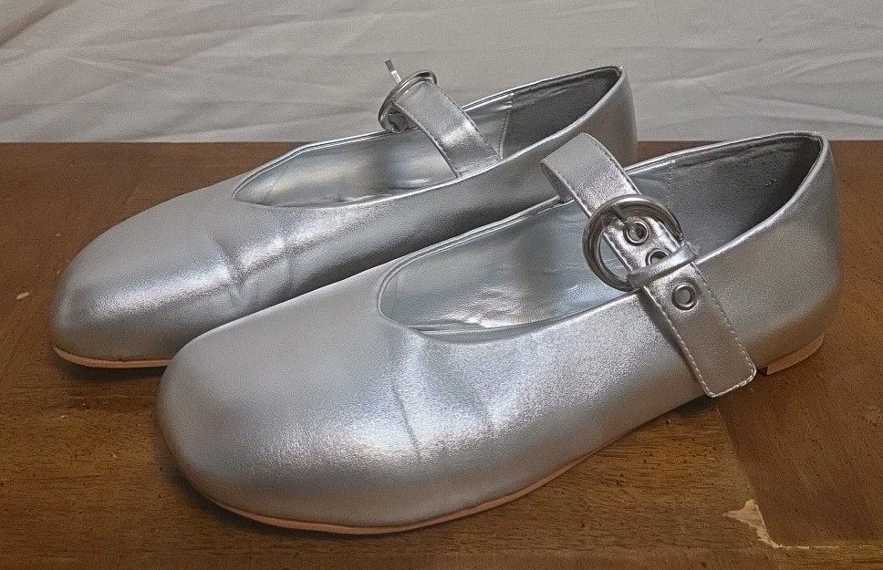 FSJ Mary Jane Flats Size 8.5 Silver Metallic Buckle Strap Ballet