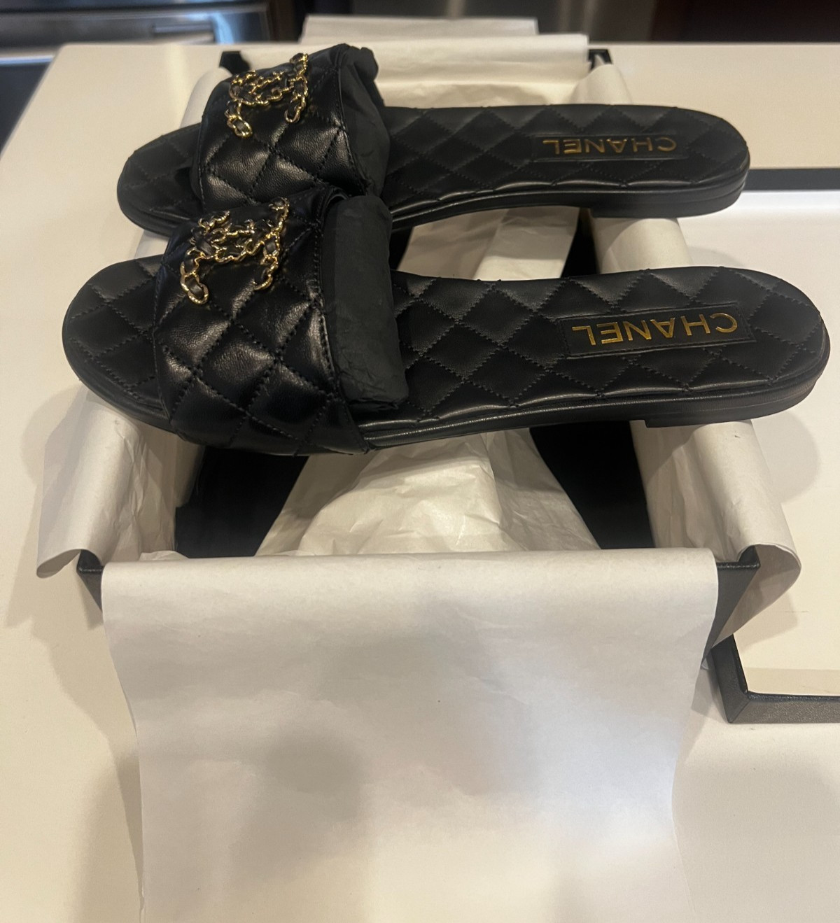 NEW CHANEL CC GOLD CHAIN CHANEL LOGO BLACK QUILTED MULES SANDAL SLIDES SIZE 40.5