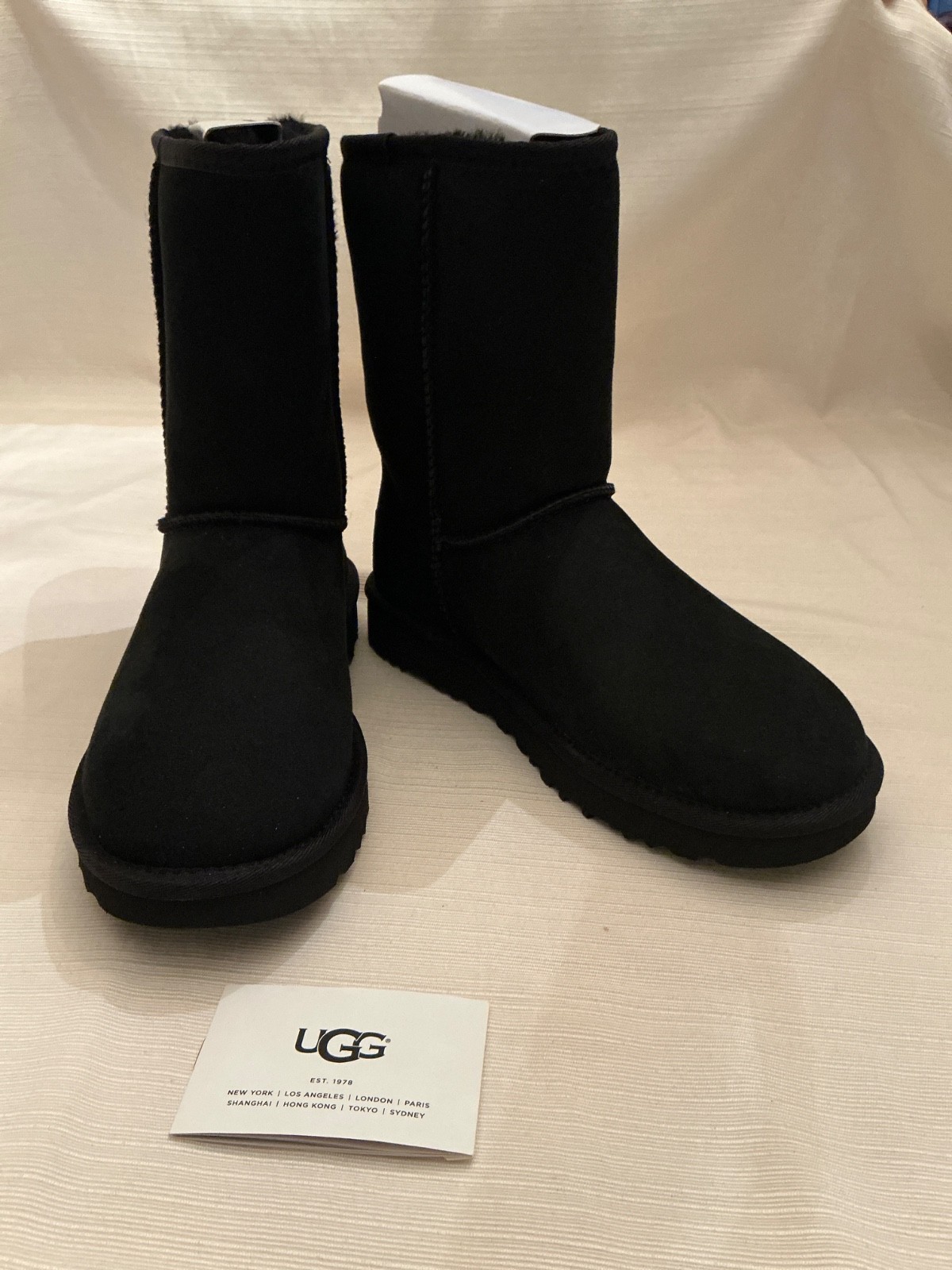 UGG Classic Short II Black Boots 1016223 Size 7 women’s classics New