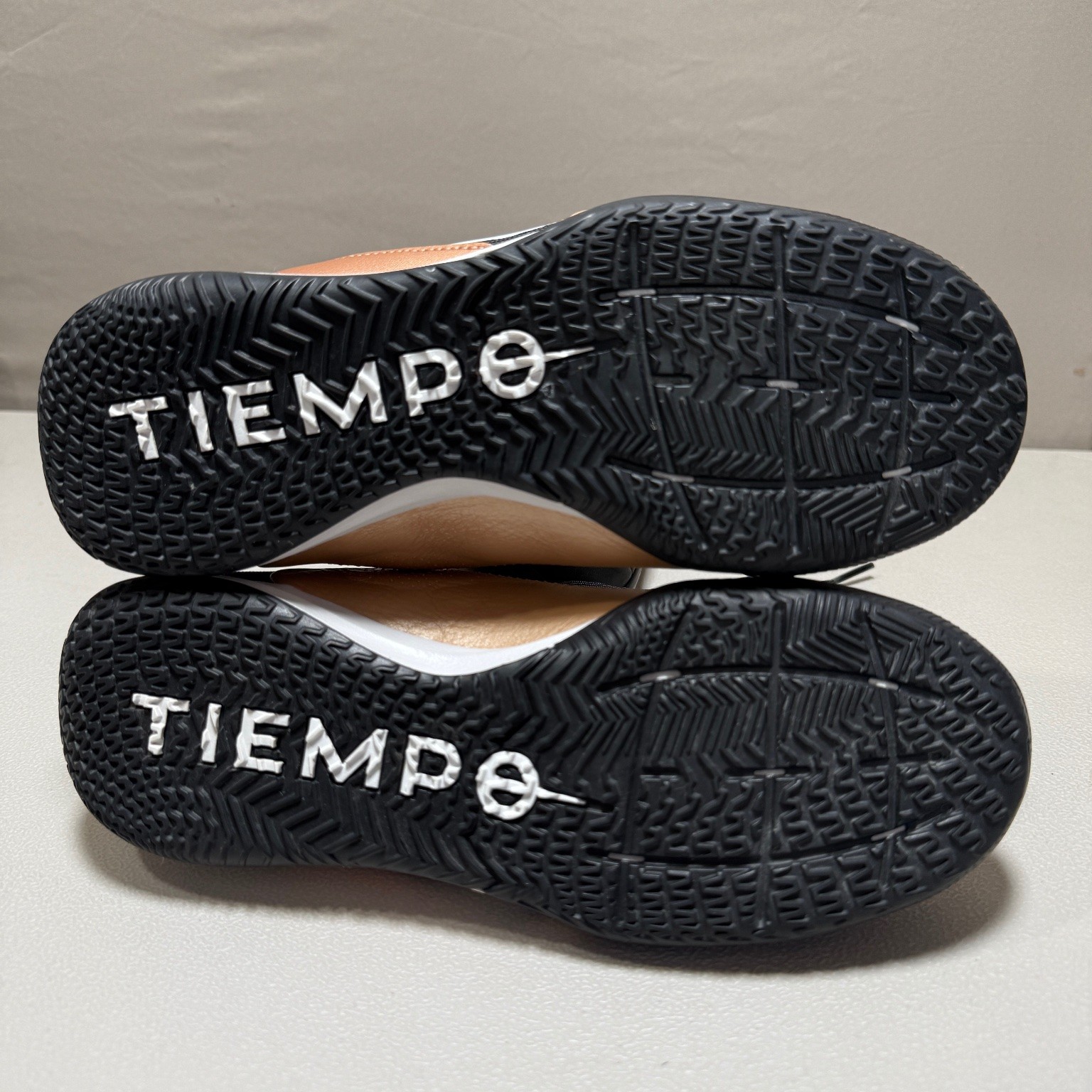 Nike Tiempo Legend 9 Academy IC Women’s Rose Gold Black US 6.5 Indoor Soccer