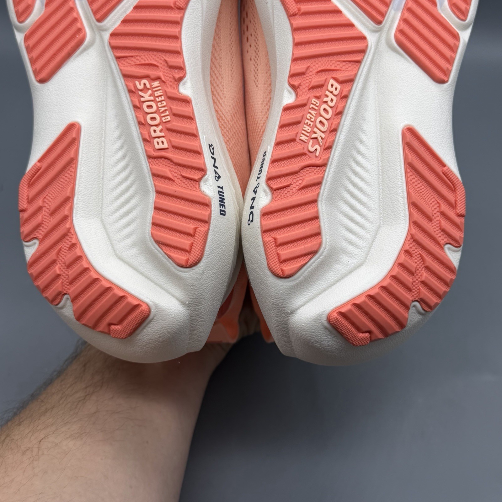 Brooks Glycerin 23 Women’s 6 B Running Shoes Athletic Gym Walking Coral Peach