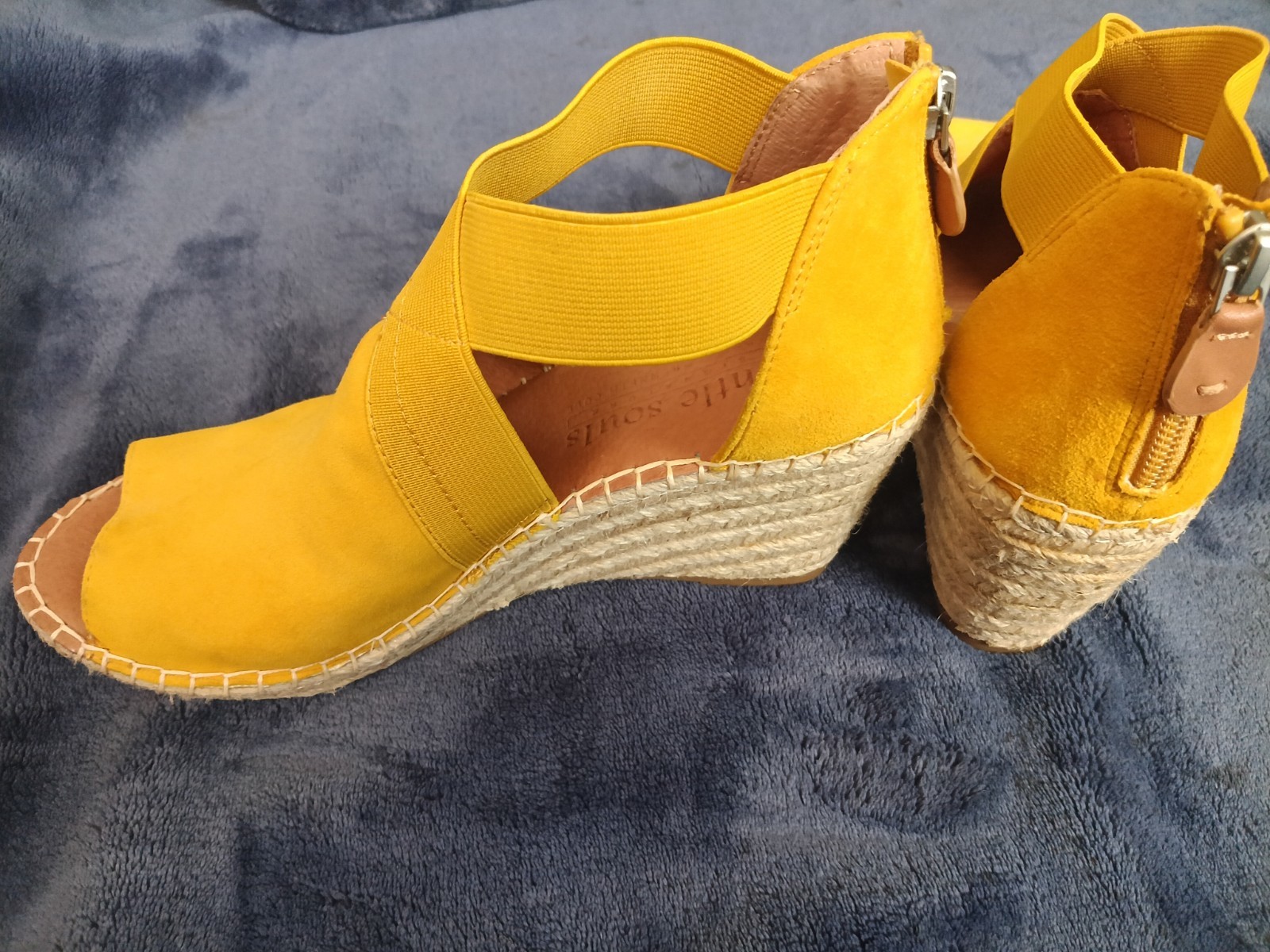 Gentle Souls by Kenneth Cole Womens Wedge Sandals 7.5 M New w/out Box MSRP -$189